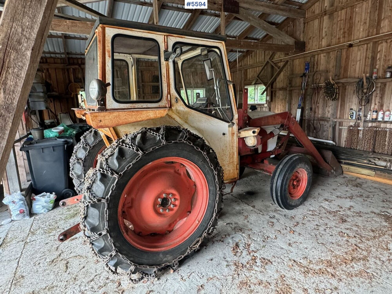 Traktor 1974 David Brown 885 w/ loaders and chain.: slika Traktor 1974 David Brown 885 w/ loaders and chain. Traktor 1974 David Brown 885 w/ loaders and chain.: slika Traktor 1974 David Brown 885 w/ loaders and chain.