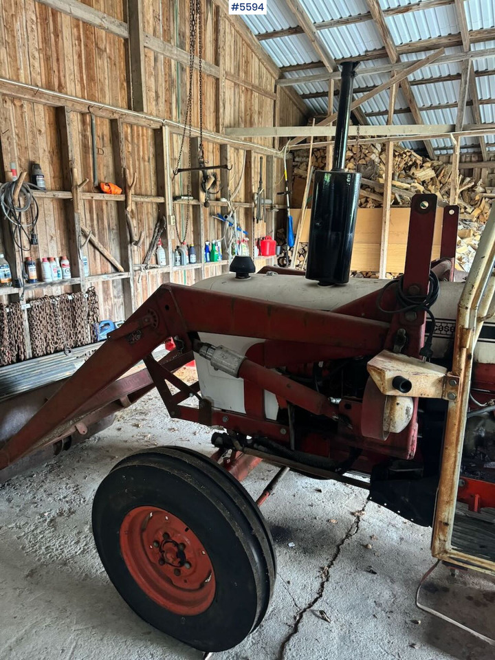 Traktor 1974 David Brown 885 w/ loaders and chain.: slika Traktor 1974 David Brown 885 w/ loaders and chain. Traktor 1974 David Brown 885 w/ loaders and chain.: slika Traktor 1974 David Brown 885 w/ loaders and chain.