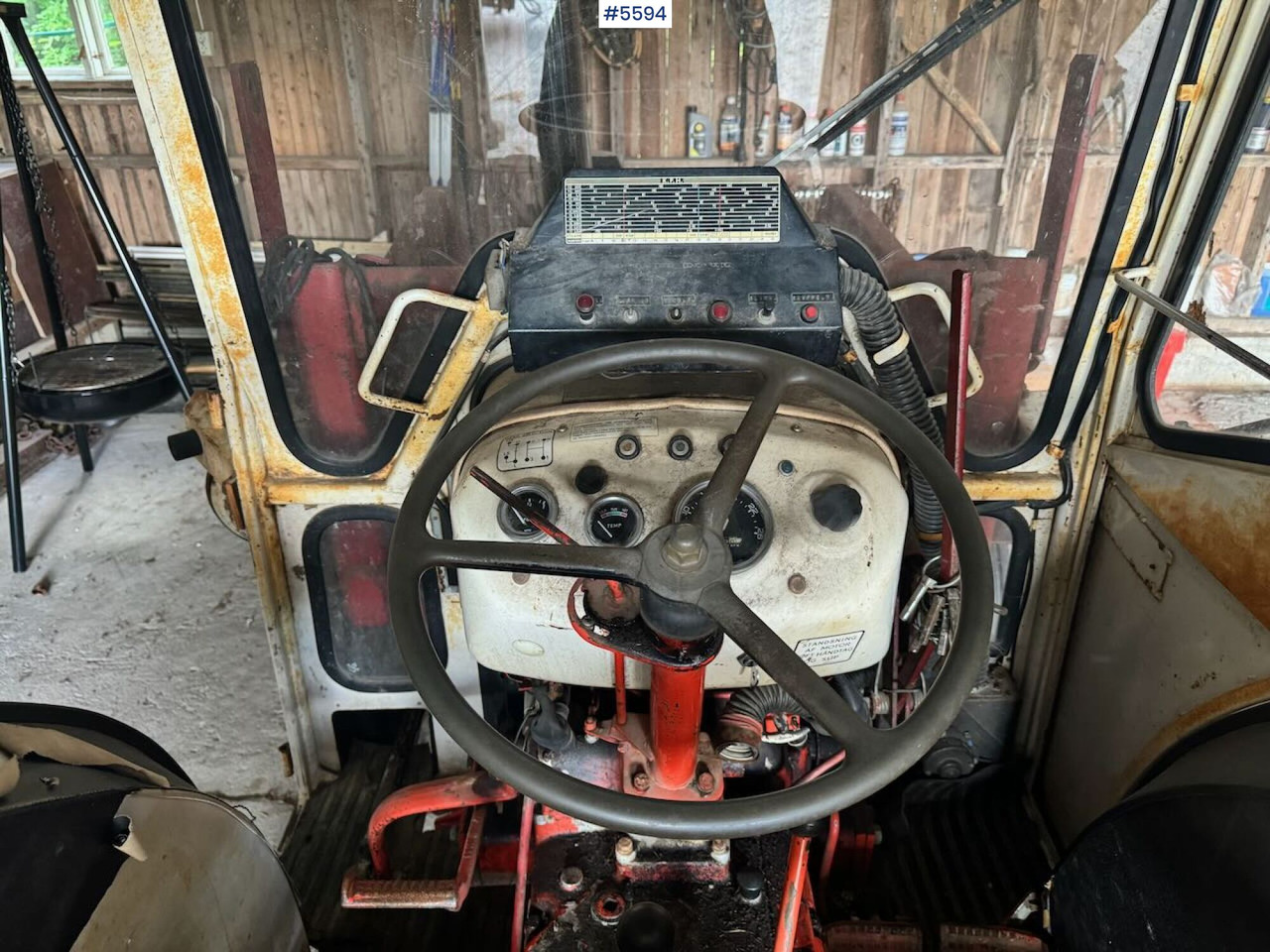 Traktor 1974 David Brown 885 w/ loaders and chain.: slika Traktor 1974 David Brown 885 w/ loaders and chain. Traktor 1974 David Brown 885 w/ loaders and chain.: slika Traktor 1974 David Brown 885 w/ loaders and chain.