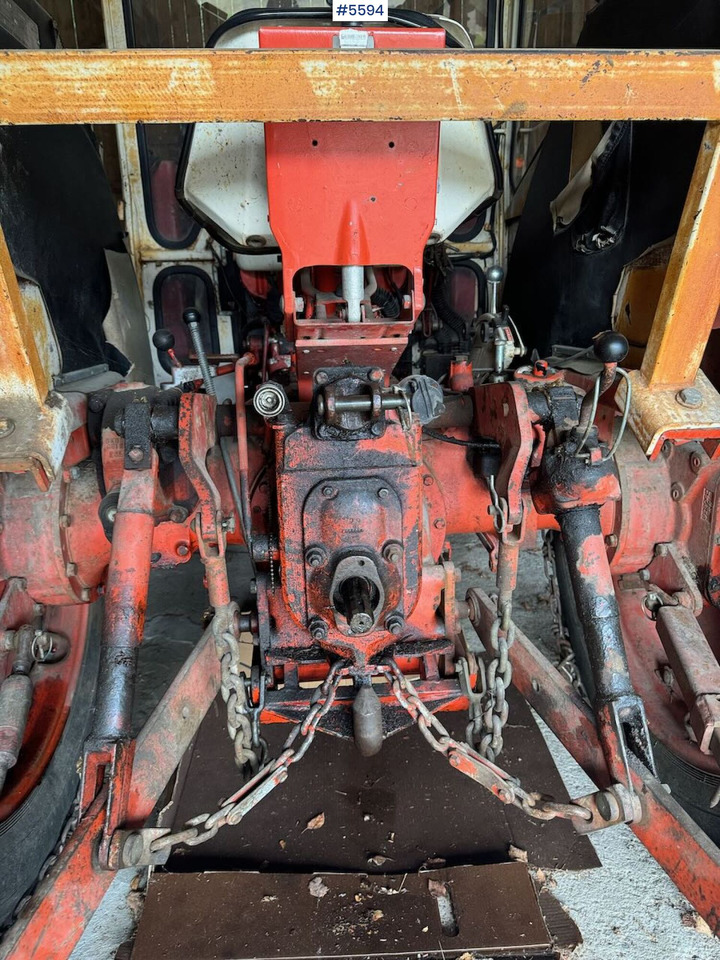 Traktor 1974 David Brown 885 w/ loaders and chain.: slika Traktor 1974 David Brown 885 w/ loaders and chain. Traktor 1974 David Brown 885 w/ loaders and chain.: slika Traktor 1974 David Brown 885 w/ loaders and chain.