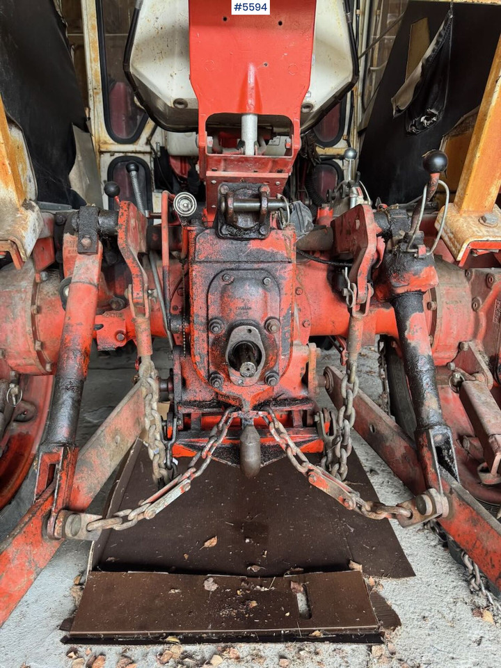 Traktor 1974 David Brown 885 w/ loaders and chain.: slika Traktor 1974 David Brown 885 w/ loaders and chain. Traktor 1974 David Brown 885 w/ loaders and chain.: slika Traktor 1974 David Brown 885 w/ loaders and chain.