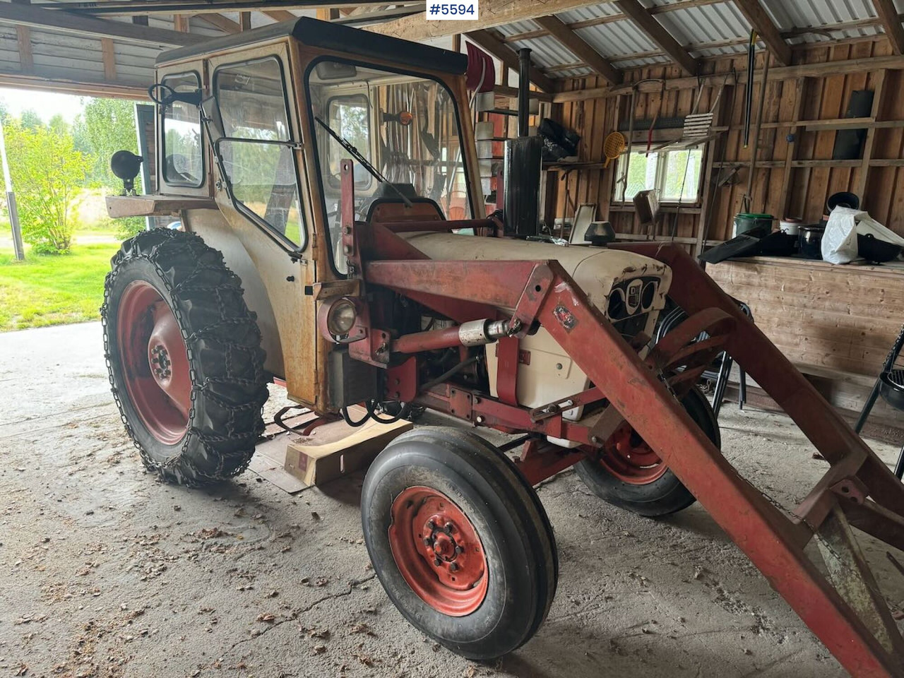 Traktor 1974 David Brown 885 w/ loaders and chain.: slika Traktor 1974 David Brown 885 w/ loaders and chain. Traktor 1974 David Brown 885 w/ loaders and chain.: slika Traktor 1974 David Brown 885 w/ loaders and chain.