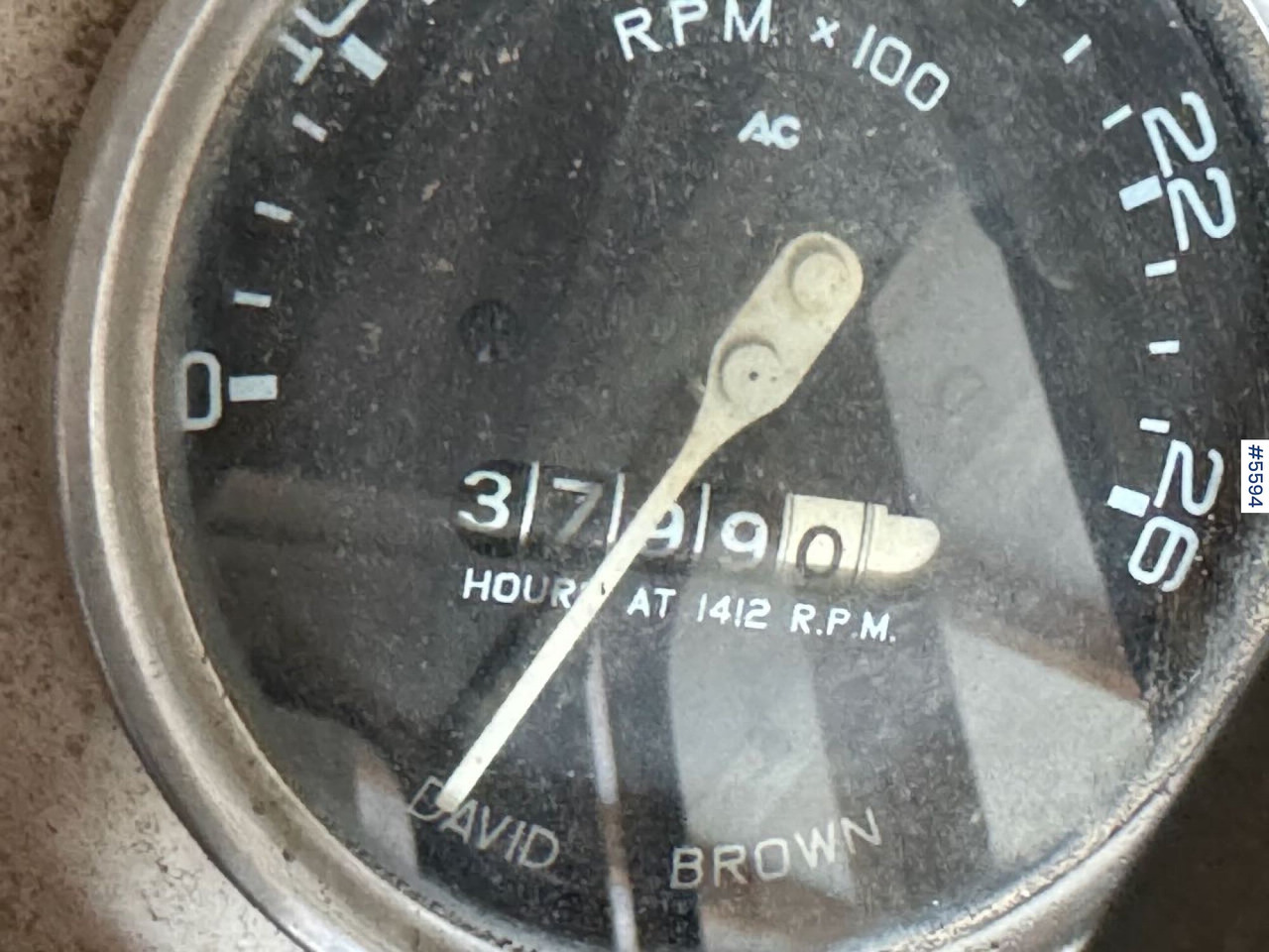 Traktor 1974 David Brown 885 w/ loaders and chain.: slika Traktor 1974 David Brown 885 w/ loaders and chain. Traktor 1974 David Brown 885 w/ loaders and chain.: slika Traktor 1974 David Brown 885 w/ loaders and chain.