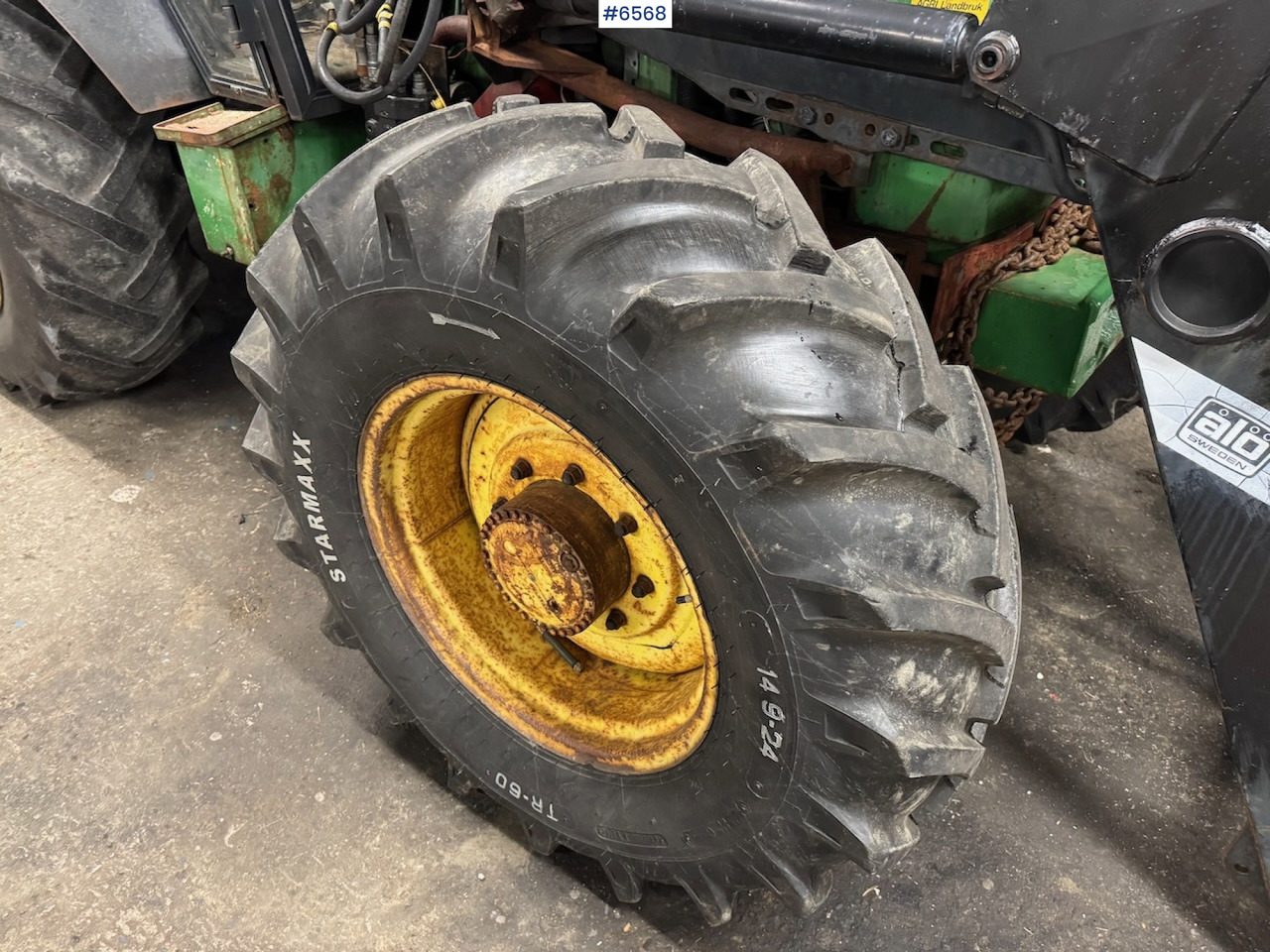 1980 John Deere 2140 w/ front loader. - Traktor: slika 1980 John Deere 2140 w/ front loader. - Traktor 1980 John Deere 2140 w/ front loader. - Traktor: slika 1980 John Deere 2140 w/ front loader. - Traktor