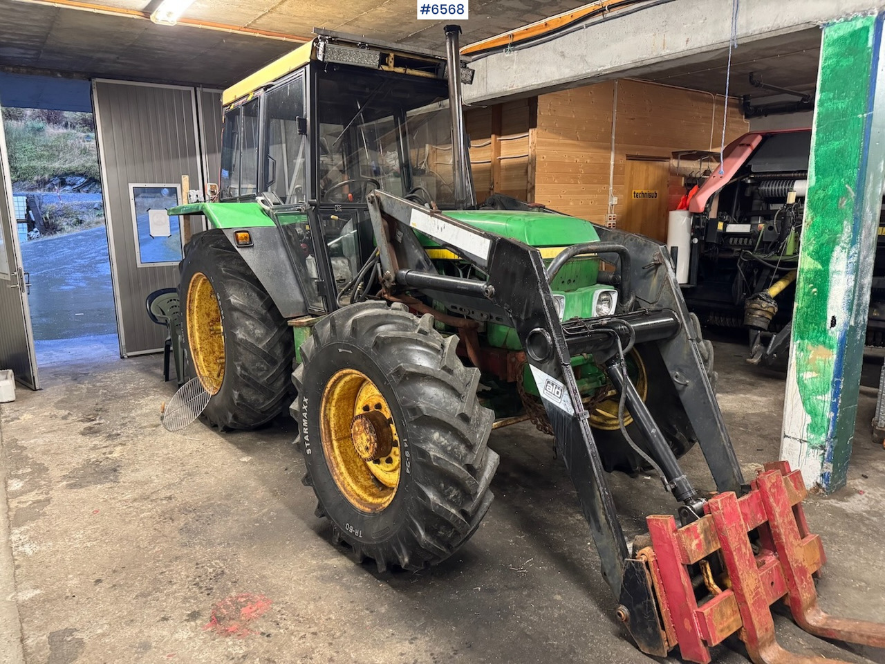1980 John Deere 2140 w/ front loader. - Traktor: slika 1980 John Deere 2140 w/ front loader. - Traktor 1980 John Deere 2140 w/ front loader. - Traktor: slika 1980 John Deere 2140 w/ front loader. - Traktor