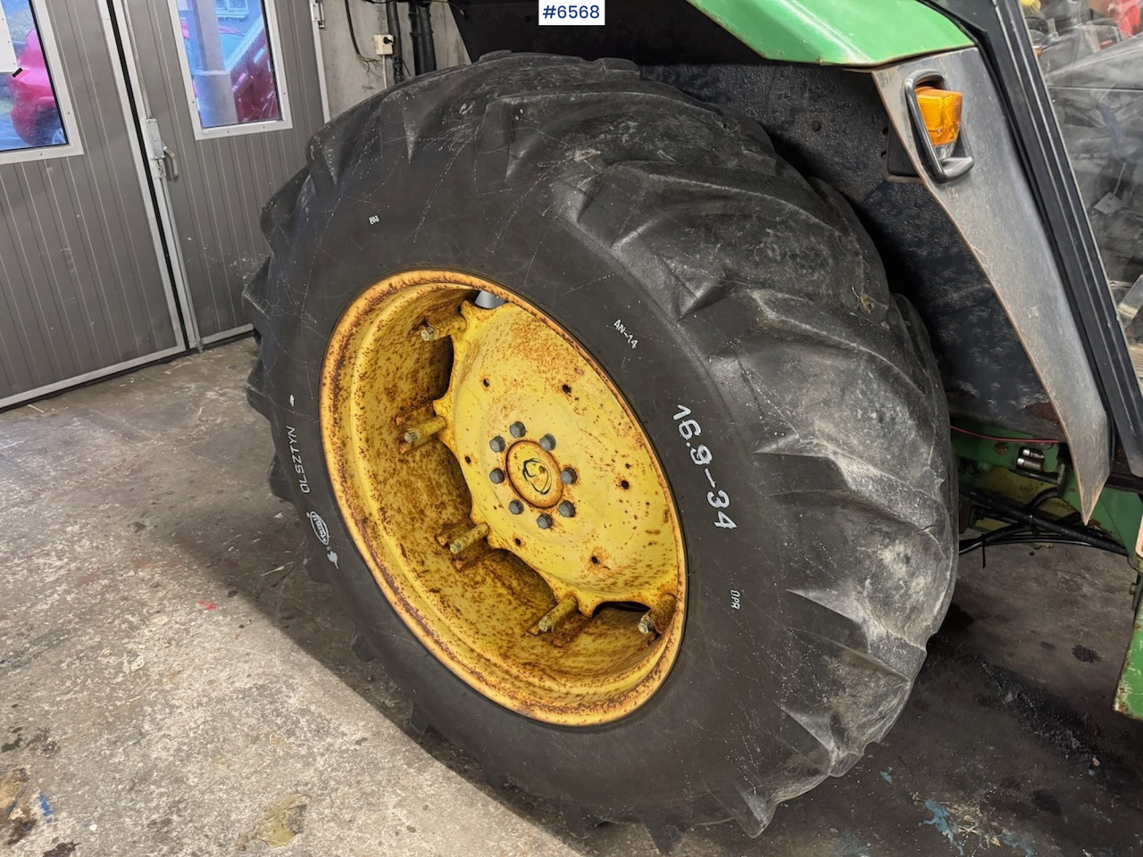 1980 John Deere 2140 w/ front loader. - Traktor: slika 1980 John Deere 2140 w/ front loader. - Traktor 1980 John Deere 2140 w/ front loader. - Traktor: slika 1980 John Deere 2140 w/ front loader. - Traktor