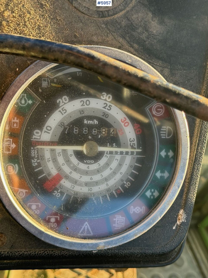 Traktor 1982 Fendt 306LS 4x2 with front loader: slika Traktor 1982 Fendt 306LS 4x2 with front loader Traktor 1982 Fendt 306LS 4x2 with front loader: slika Traktor 1982 Fendt 306LS 4x2 with front loader