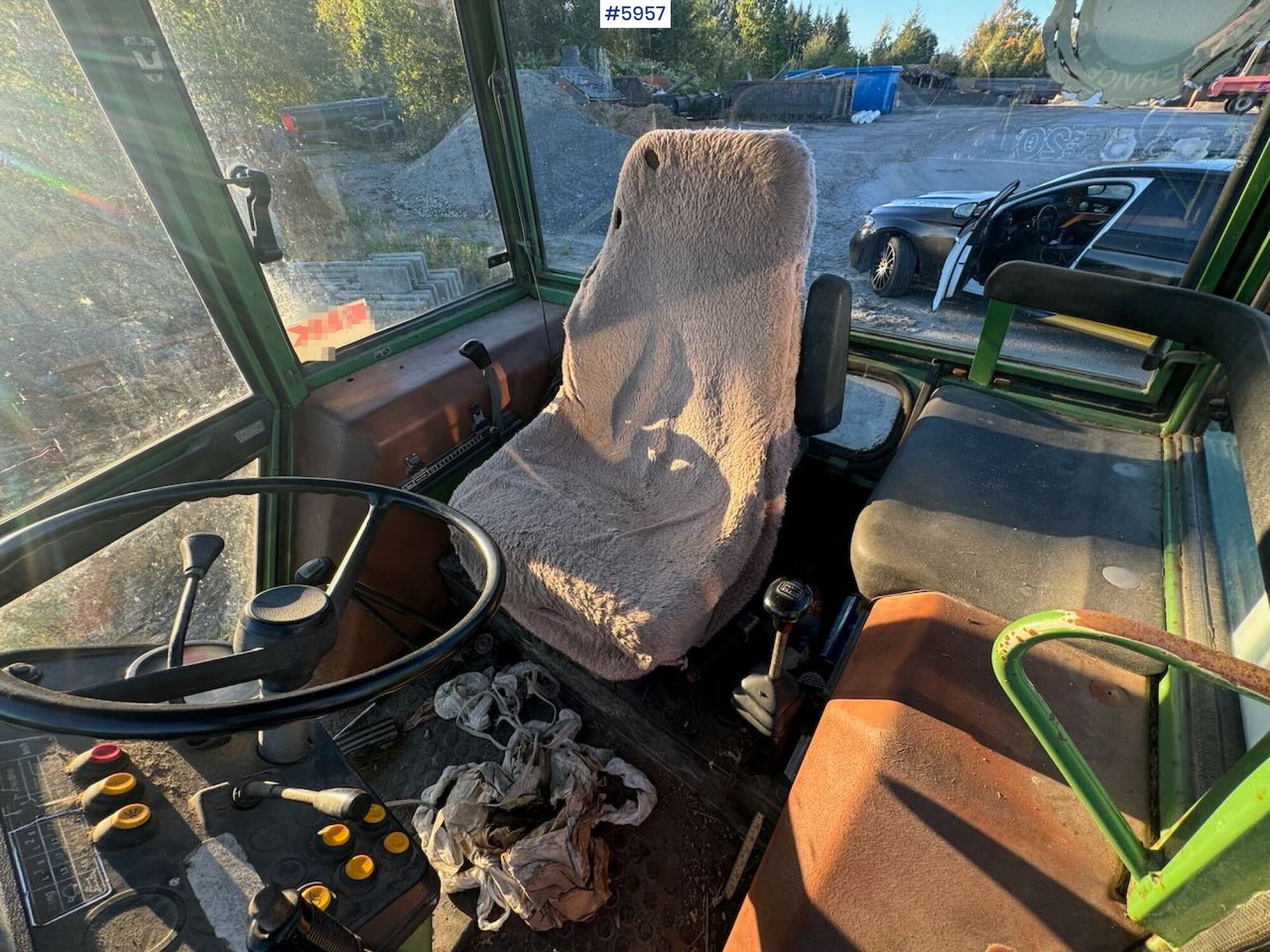 Traktor 1982 Fendt 306LS 4x2 with front loader: slika Traktor 1982 Fendt 306LS 4x2 with front loader Traktor 1982 Fendt 306LS 4x2 with front loader: slika Traktor 1982 Fendt 306LS 4x2 with front loader