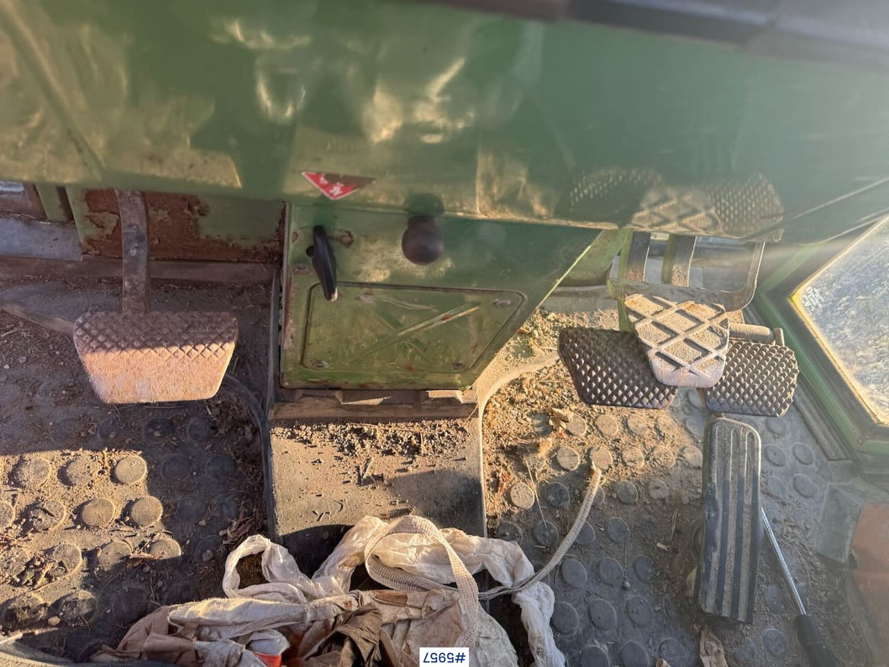 Traktor 1982 Fendt 306LS 4x2 with front loader: slika Traktor 1982 Fendt 306LS 4x2 with front loader Traktor 1982 Fendt 306LS 4x2 with front loader: slika Traktor 1982 Fendt 306LS 4x2 with front loader