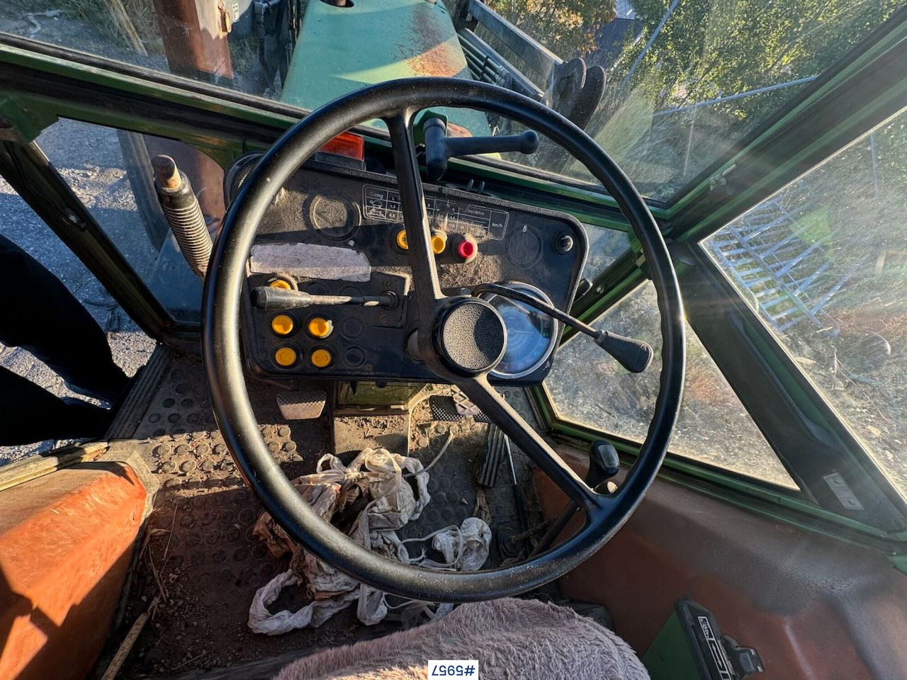 Traktor 1982 Fendt 306LS 4x2 with front loader: slika Traktor 1982 Fendt 306LS 4x2 with front loader Traktor 1982 Fendt 306LS 4x2 with front loader: slika Traktor 1982 Fendt 306LS 4x2 with front loader