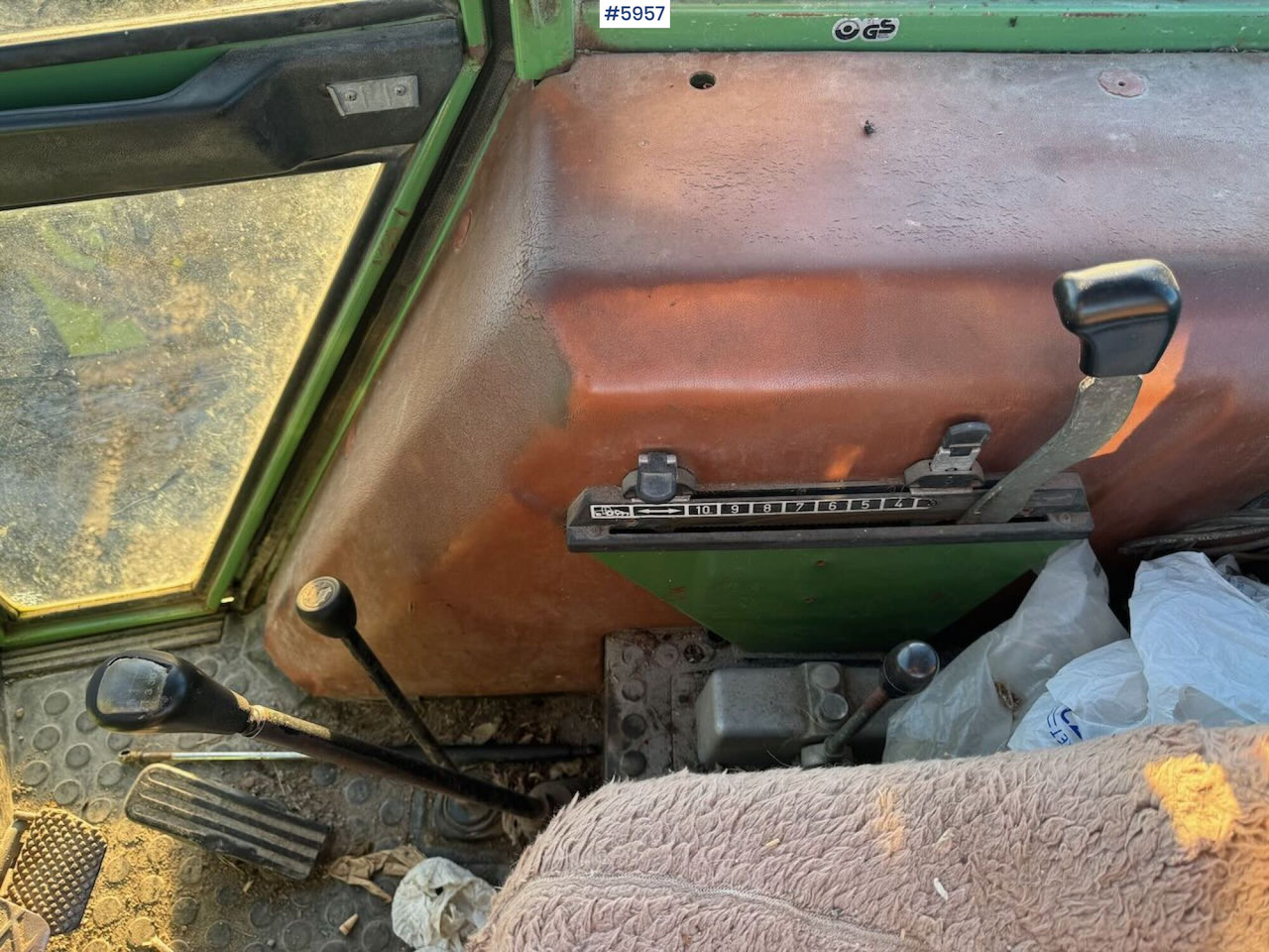 Traktor 1982 Fendt 306LS 4x2 with front loader: slika Traktor 1982 Fendt 306LS 4x2 with front loader Traktor 1982 Fendt 306LS 4x2 with front loader: slika Traktor 1982 Fendt 306LS 4x2 with front loader