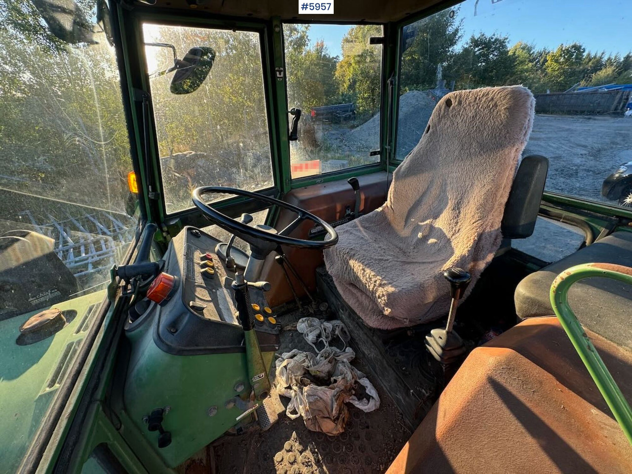 Traktor 1982 Fendt 306LS 4x2 with front loader: slika Traktor 1982 Fendt 306LS 4x2 with front loader Traktor 1982 Fendt 306LS 4x2 with front loader: slika Traktor 1982 Fendt 306LS 4x2 with front loader