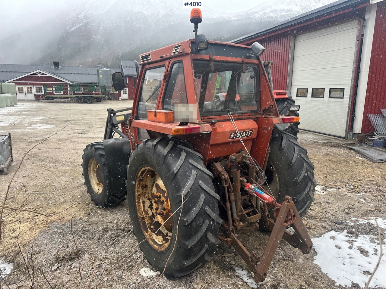 1982 Fiat 780 DT w/ front loader, snow shovel, chains, top link, triangle and extra set of twin wheels. - Traktor: slika 1982 Fiat 780 DT w/ front loader, snow shovel, chains, top link, triangle and extra set of twin wheels. - Traktor 1982 Fiat 780 DT w/ front loader, snow shovel, chains, top link, triangle and extra set of twin wheels. - Traktor: slika 1982 Fiat 780 DT w/ front loader, snow shovel, chains, top link, triangle and extra set of twin wheels. - Traktor