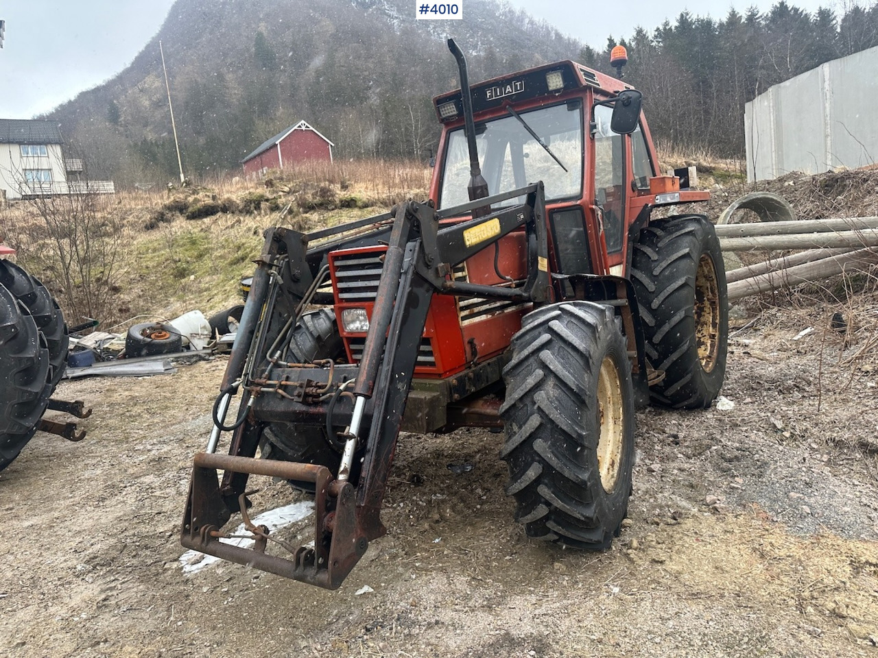 1982 Fiat 780 DT w/ front loader, snow shovel, chains, top link, triangle and extra set of twin wheels. - Traktor: slika 1982 Fiat 780 DT w/ front loader, snow shovel, chains, top link, triangle and extra set of twin wheels. - Traktor 1982 Fiat 780 DT w/ front loader, snow shovel, chains, top link, triangle and extra set of twin wheels. - Traktor: slika 1982 Fiat 780 DT w/ front loader, snow shovel, chains, top link, triangle and extra set of twin wheels. - Traktor