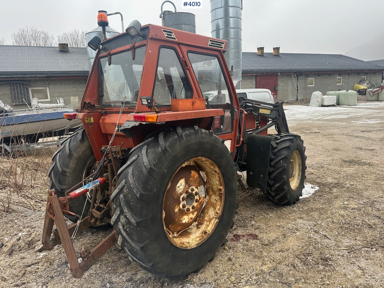 1982 Fiat 780 DT w/ front loader, snow shovel, chains, top link, triangle and extra set of twin wheels. - Traktor: slika 1982 Fiat 780 DT w/ front loader, snow shovel, chains, top link, triangle and extra set of twin wheels. - Traktor 1982 Fiat 780 DT w/ front loader, snow shovel, chains, top link, triangle and extra set of twin wheels. - Traktor: slika 1982 Fiat 780 DT w/ front loader, snow shovel, chains, top link, triangle and extra set of twin wheels. - Traktor