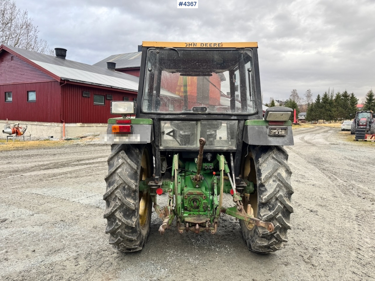 1982 John Deere 1140 4x2 Tractor w/ Twin Wheels and Chains. - Traktor: slika 1982 John Deere 1140 4x2 Tractor w/ Twin Wheels and Chains. - Traktor 1982 John Deere 1140 4x2 Tractor w/ Twin Wheels and Chains. - Traktor: slika 1982 John Deere 1140 4x2 Tractor w/ Twin Wheels and Chains. - Traktor