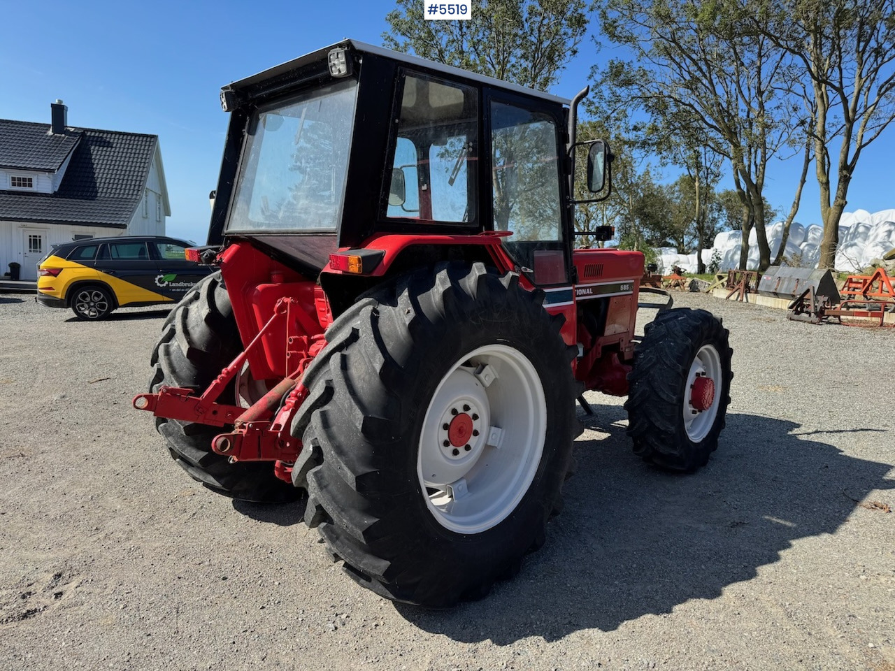 1983 International 585 - Traktor: slika 1983 International 585 - Traktor 1983 International 585 - Traktor: slika 1983 International 585 - Traktor