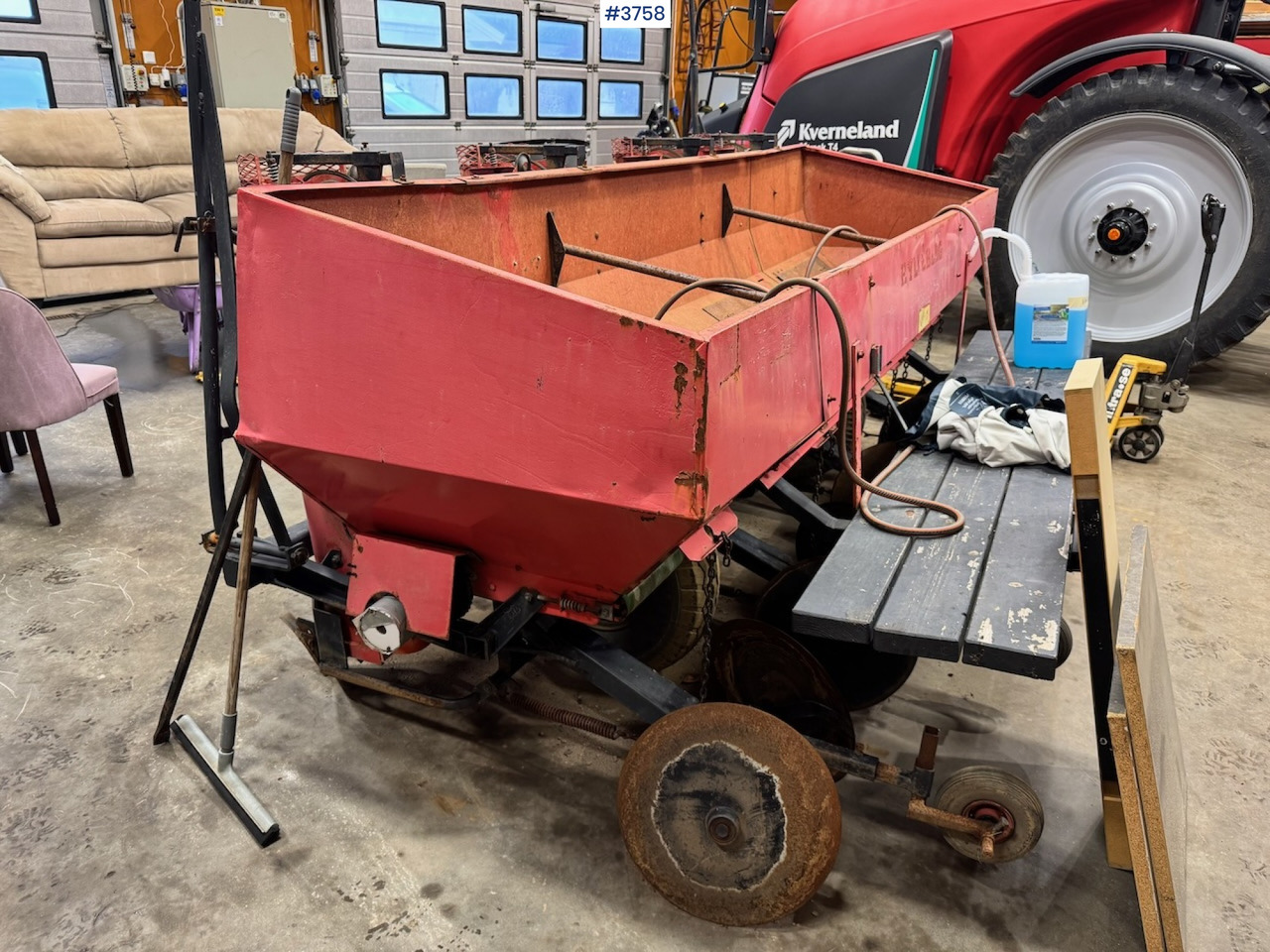 1985 Hylleberg 442 potato planter - Sadilica za krumpir: slika  1985 Hylleberg 442 potato planter - Sadilica za krumpir 1985 Hylleberg 442 potato planter - Sadilica za krumpir: slika  1985 Hylleberg 442 potato planter - Sadilica za krumpir