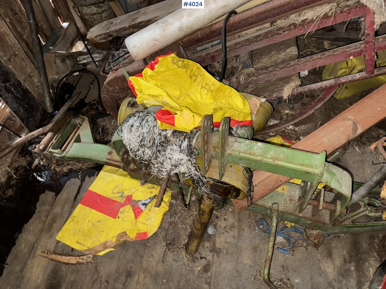 1994 Serigstad 35 harvester with tractor part - Oprema za prevrtanje sijena: slika  1994 Serigstad 35 harvester with tractor part - Oprema za prevrtanje sijena 1994 Serigstad 35 harvester with tractor part - Oprema za prevrtanje sijena: slika  1994 Serigstad 35 harvester with tractor part - Oprema za prevrtanje sijena