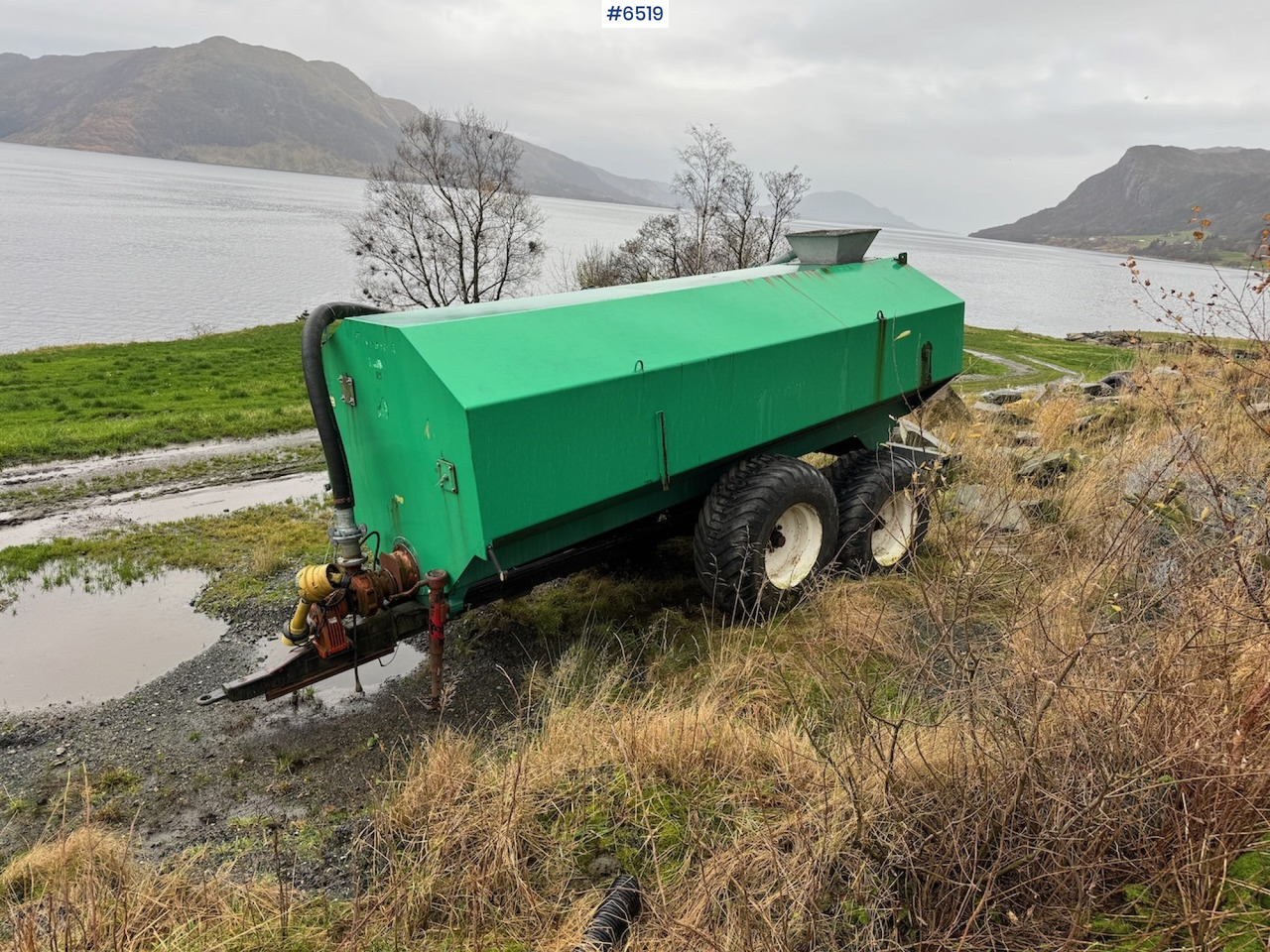 1997 Moi Guffen 15,000 liters w/ cannon. - Cisterna za gnojnicu: slika 1997 Moi Guffen 15,000 liters w/ cannon. - Cisterna za gnojnicu 1997 Moi Guffen 15,000 liters w/ cannon. - Cisterna za gnojnicu: slika 1997 Moi Guffen 15,000 liters w/ cannon. - Cisterna za gnojnicu