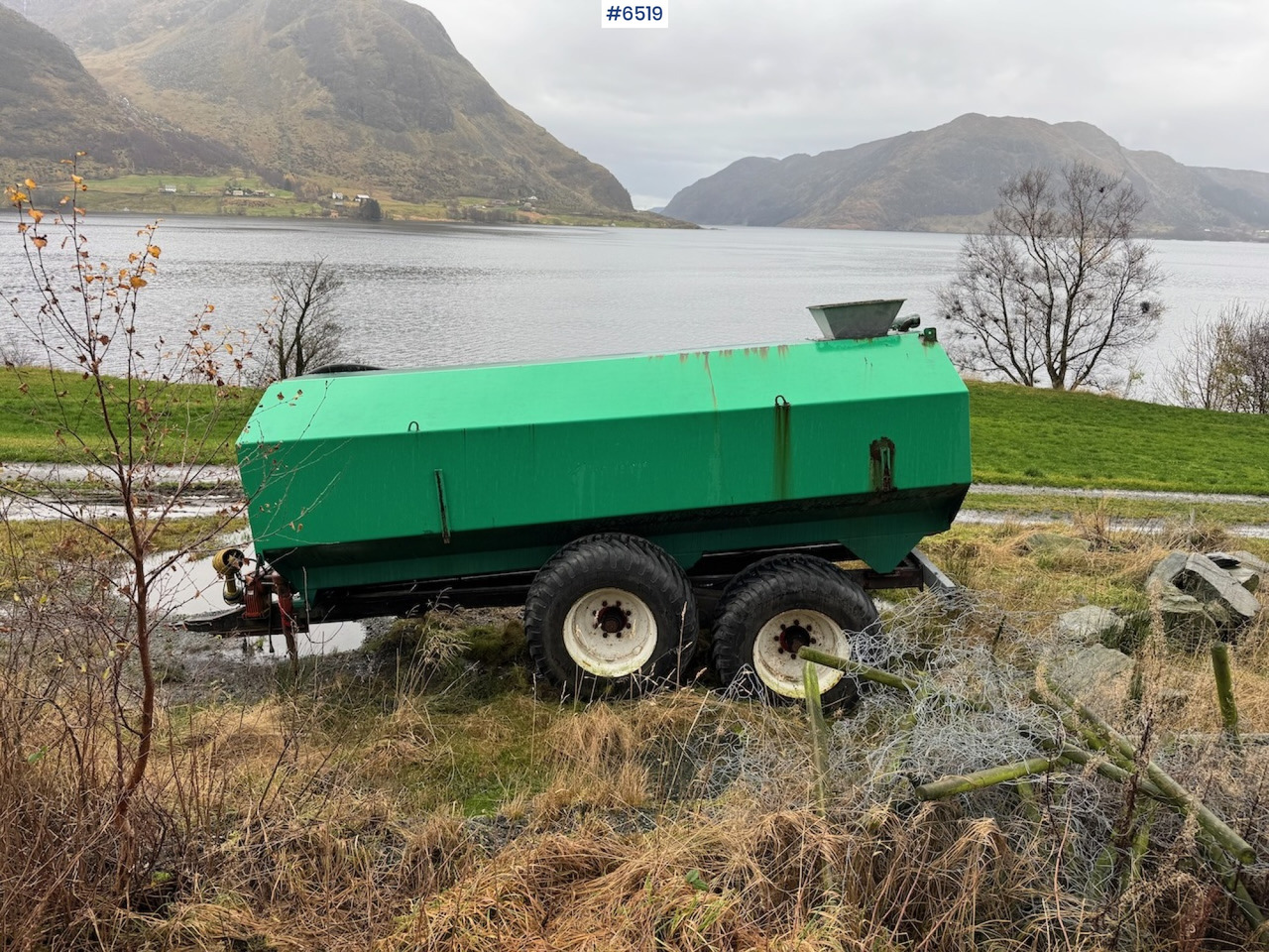 1997 Moi Guffen 15,000 liters w/ cannon. - Cisterna za gnojnicu: slika 1997 Moi Guffen 15,000 liters w/ cannon. - Cisterna za gnojnicu 1997 Moi Guffen 15,000 liters w/ cannon. - Cisterna za gnojnicu: slika 1997 Moi Guffen 15,000 liters w/ cannon. - Cisterna za gnojnicu