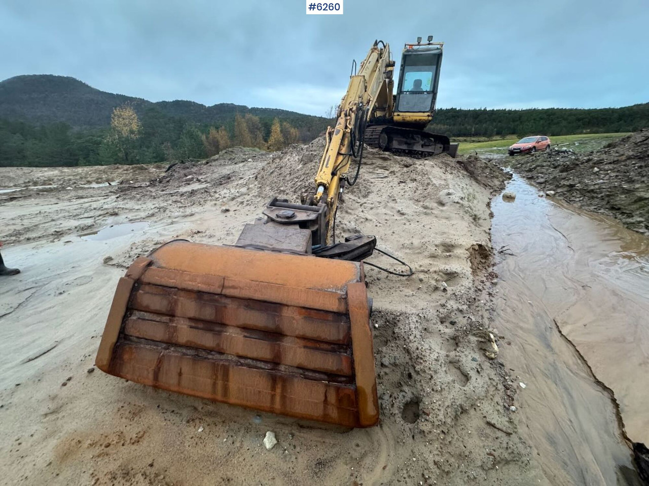 1998 Komatsu PC130-6K with Grading Bucket and Digging Bucket! - Bager: slika 1998 Komatsu PC130-6K with Grading Bucket and Digging Bucket! - Bager 1998 Komatsu PC130-6K with Grading Bucket and Digging Bucket! - Bager: slika 1998 Komatsu PC130-6K with Grading Bucket and Digging Bucket! - Bager