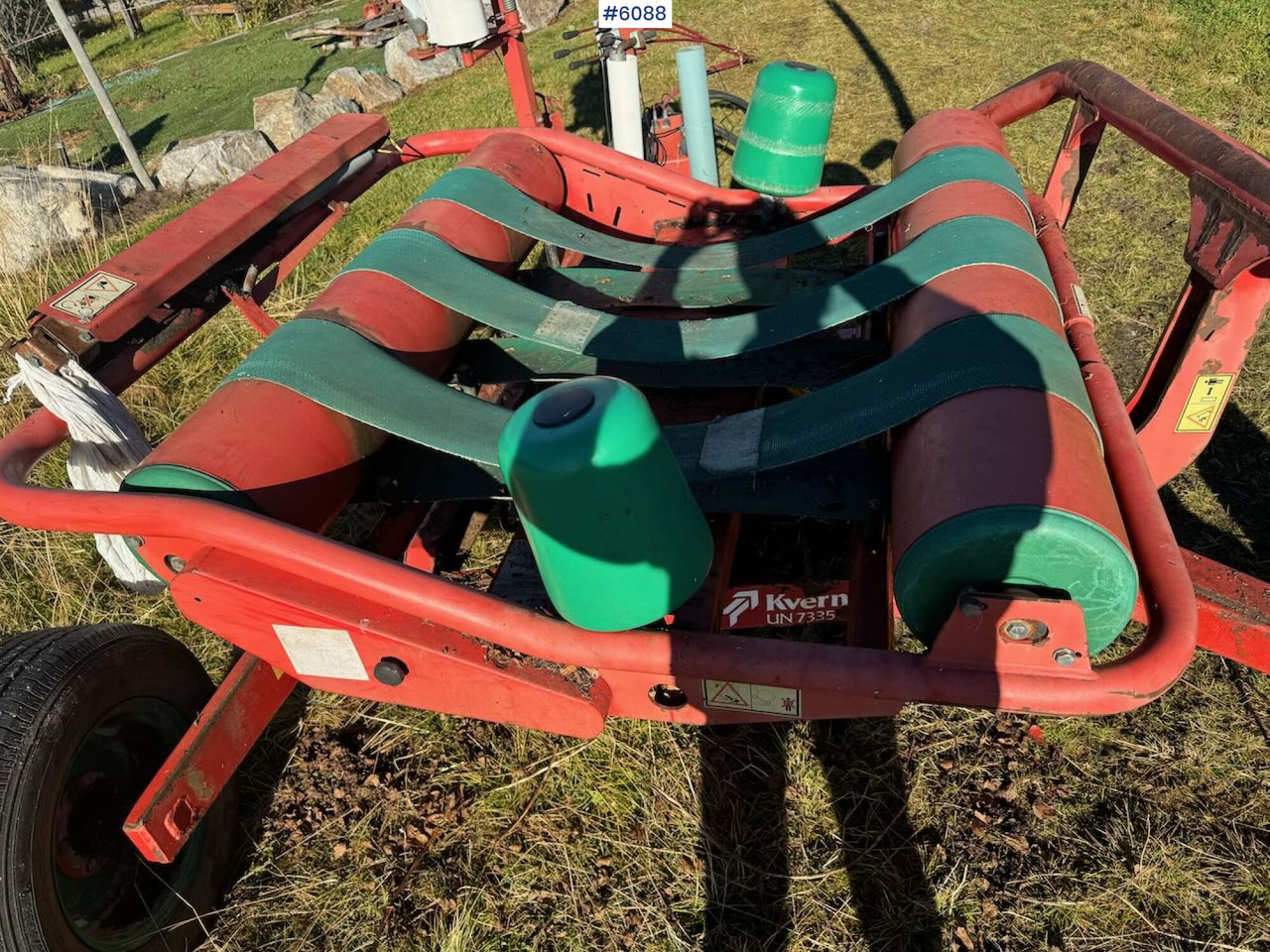 1998 Kverneland 7335 Round bale wrapper - Oprema za prevrtanje sijena: slika 1998 Kverneland 7335 Round bale wrapper - Oprema za prevrtanje sijena 1998 Kverneland 7335 Round bale wrapper - Oprema za prevrtanje sijena: slika 1998 Kverneland 7335 Round bale wrapper - Oprema za prevrtanje sijena