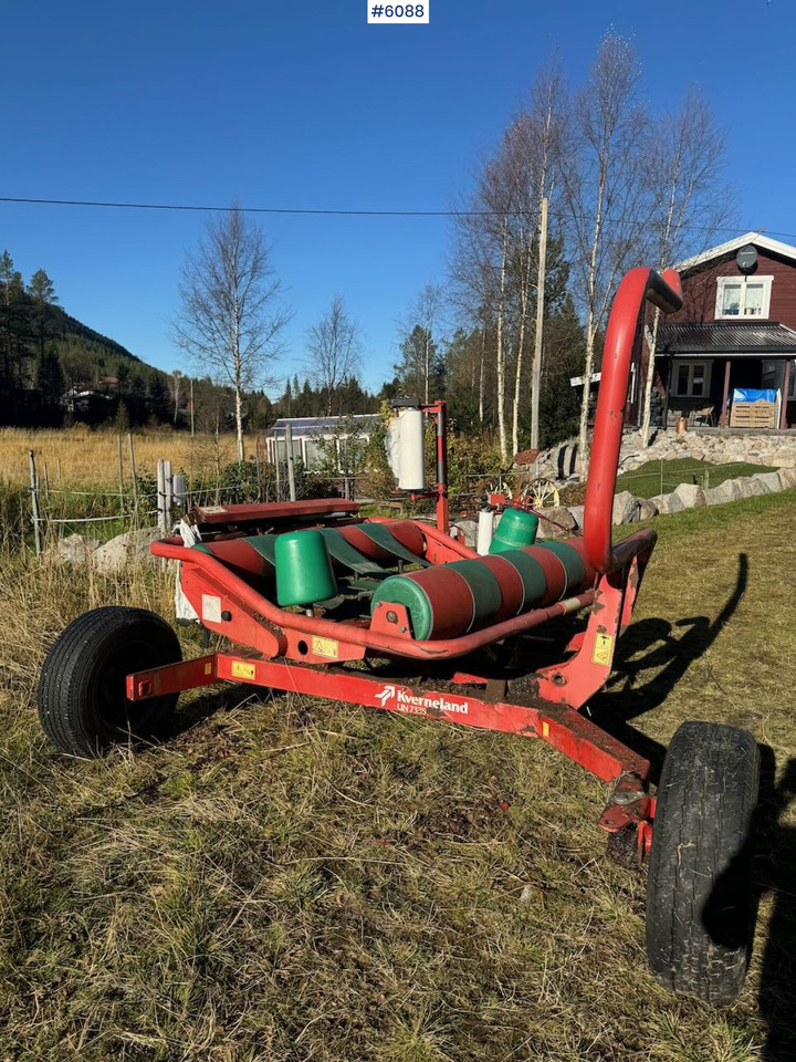 1998 Kverneland 7335 Round bale wrapper - Oprema za prevrtanje sijena: slika 1998 Kverneland 7335 Round bale wrapper - Oprema za prevrtanje sijena 1998 Kverneland 7335 Round bale wrapper - Oprema za prevrtanje sijena: slika 1998 Kverneland 7335 Round bale wrapper - Oprema za prevrtanje sijena