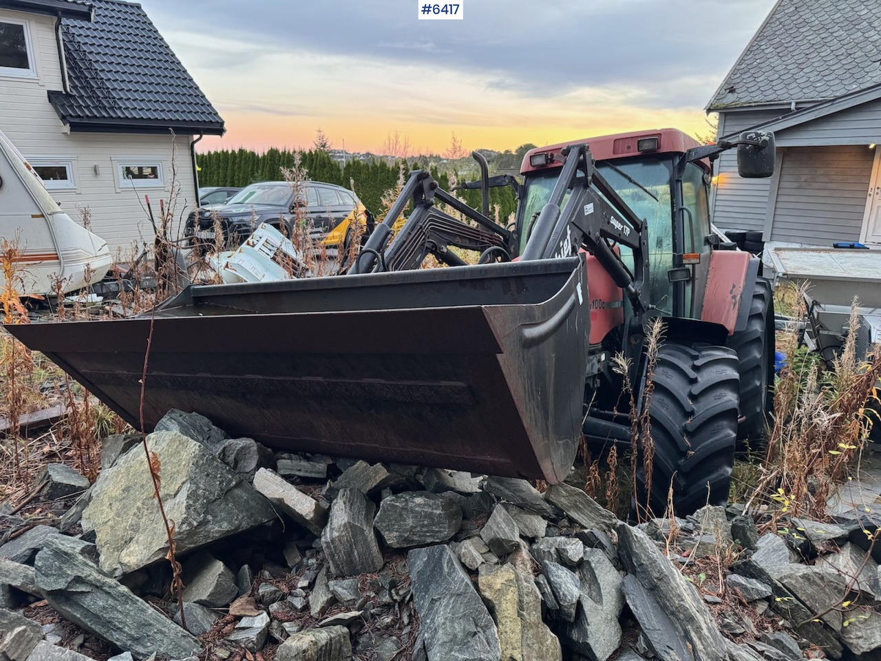 1999 Case IH Maxxum MX 100C w/ front loader, bucket and blade. Repair object. - Traktor: slika 1999 Case IH Maxxum MX 100C w/ front loader, bucket and blade. Repair object. - Traktor 1999 Case IH Maxxum MX 100C w/ front loader, bucket and blade. Repair object. - Traktor: slika 1999 Case IH Maxxum MX 100C w/ front loader, bucket and blade. Repair object. - Traktor