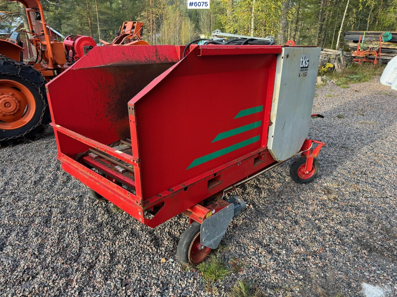 2000 TKS K-150 Round bale cutter with wheel drive. - Oprema za prevrtanje sijena: slika 2000 TKS K-150 Round bale cutter with wheel drive. - Oprema za prevrtanje sijena 2000 TKS K-150 Round bale cutter with wheel drive. - Oprema za prevrtanje sijena: slika 2000 TKS K-150 Round bale cutter with wheel drive. - Oprema za prevrtanje sijena