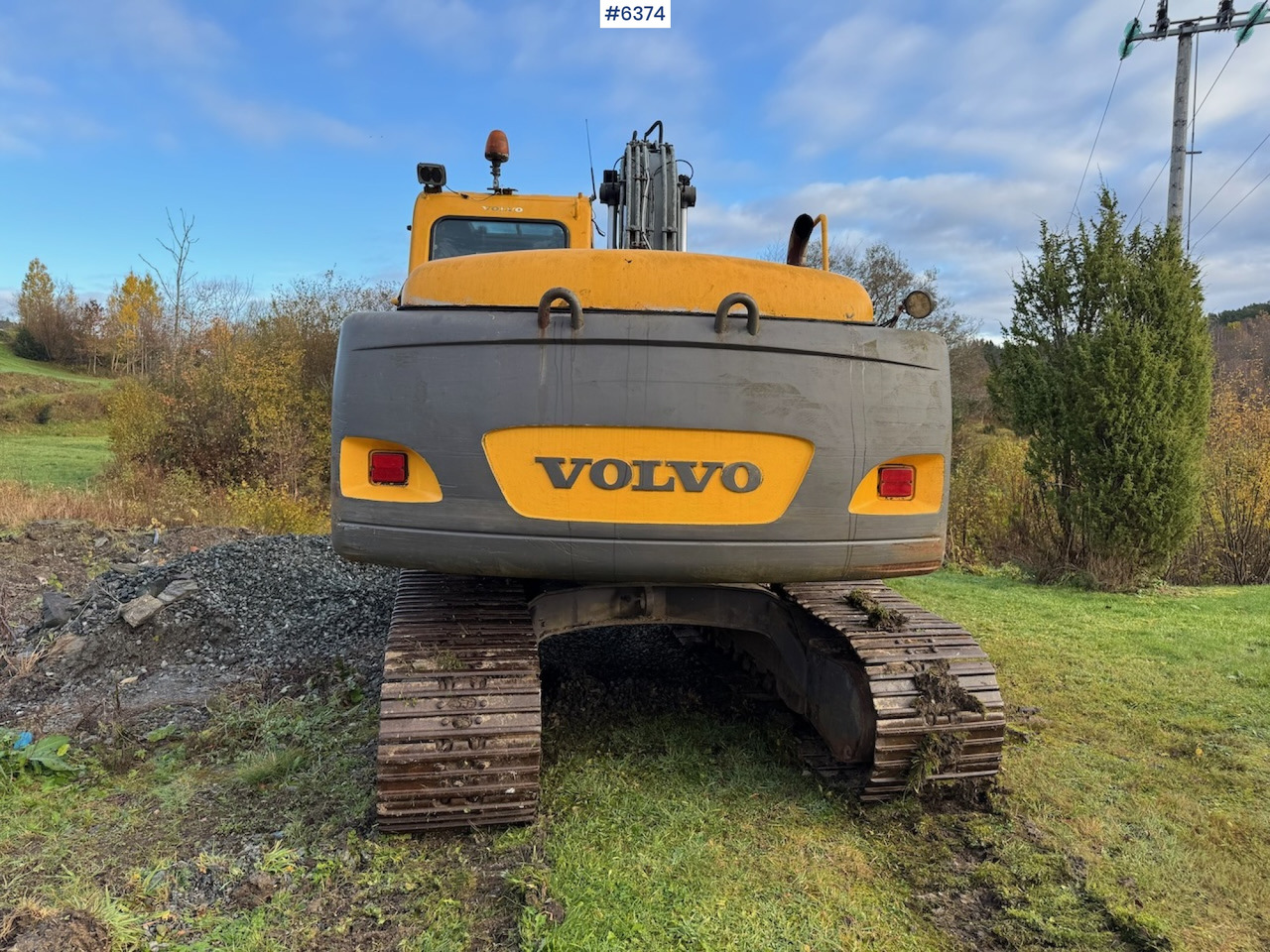 2001 Volvo EC 140 LCM w/ digger bucket. - Bager: slika 2001 Volvo EC 140 LCM w/ digger bucket. - Bager 2001 Volvo EC 140 LCM w/ digger bucket. - Bager: slika 2001 Volvo EC 140 LCM w/ digger bucket. - Bager