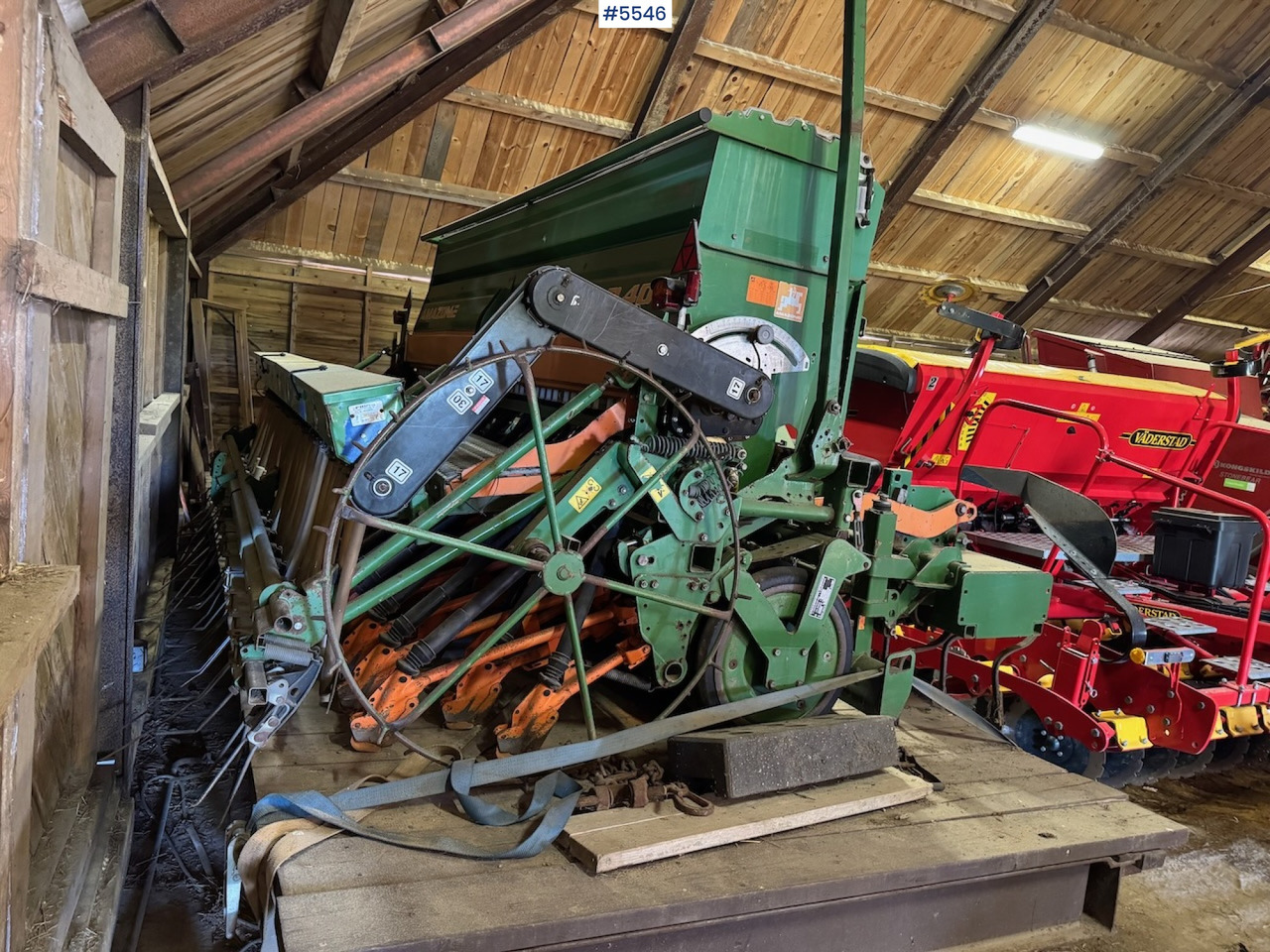 2002 Amazone VE 401 seed drill. - Sijačica: slika 2002 Amazone VE 401 seed drill. - Sijačica 2002 Amazone VE 401 seed drill. - Sijačica: slika 2002 Amazone VE 401 seed drill. - Sijačica