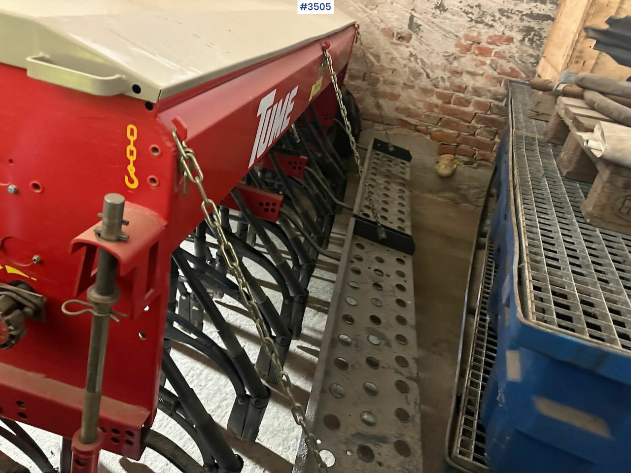 2002 Tume KL 2500 seeder - Oprema za prevrtanje sijena: slika 2002 Tume KL 2500 seeder - Oprema za prevrtanje sijena 2002 Tume KL 2500 seeder - Oprema za prevrtanje sijena: slika 2002 Tume KL 2500 seeder - Oprema za prevrtanje sijena