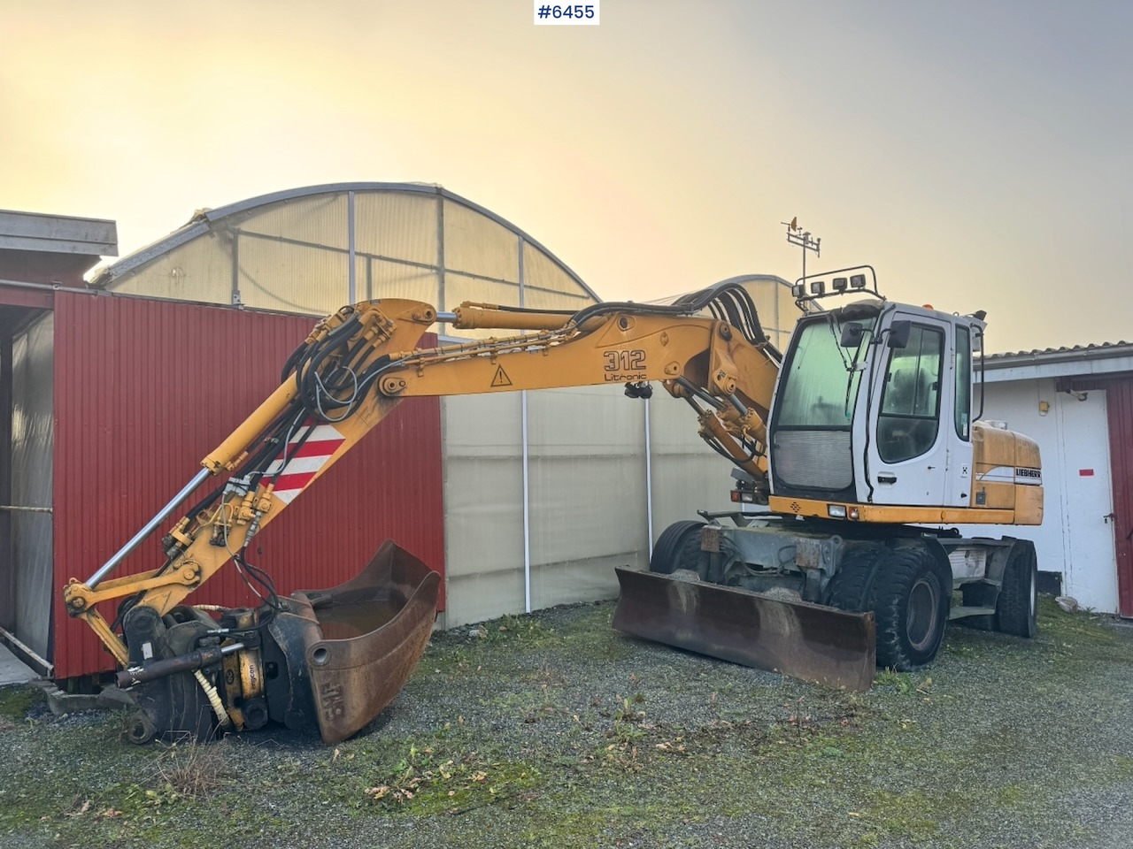 2003 Liebherr 312 Wheeled excavator w/ Rototilt and 2 buckets. - Bager: slika 2003 Liebherr 312 Wheeled excavator w/ Rototilt and 2 buckets. - Bager 2003 Liebherr 312 Wheeled excavator w/ Rototilt and 2 buckets. - Bager: slika 2003 Liebherr 312 Wheeled excavator w/ Rototilt and 2 buckets. - Bager