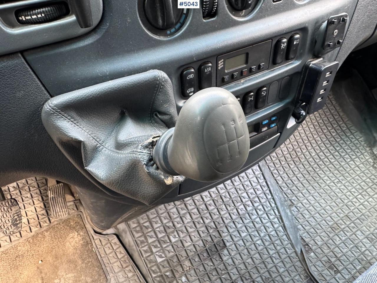 Zakup  2003 Mercedes-Benz 313 CDI Sprinter 4x4. 2003 Mercedes-Benz 313 CDI Sprinter 4x4.: slika Zakup  2003 Mercedes-Benz 313 CDI Sprinter 4x4. 2003 Mercedes-Benz 313 CDI Sprinter 4x4.