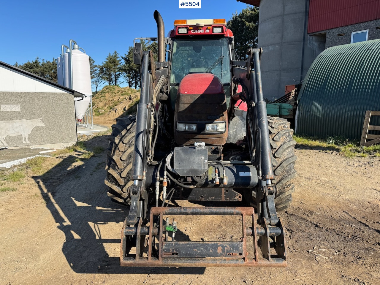 2004 Case IH CVX 170 w/ front loader - Traktor: slika 2004 Case IH CVX 170 w/ front loader - Traktor 2004 Case IH CVX 170 w/ front loader - Traktor: slika 2004 Case IH CVX 170 w/ front loader - Traktor