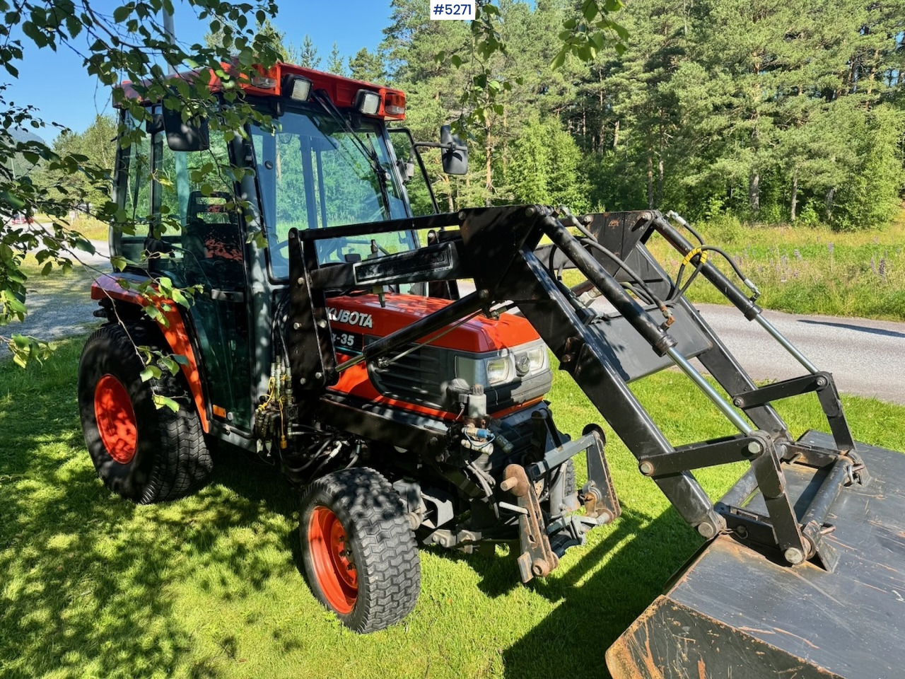 2004 Kubota STA-35 Tractor w/ Bucket. 2100 hours! - Traktor: slika 2004 Kubota STA-35 Tractor w/ Bucket. 2100 hours! - Traktor 2004 Kubota STA-35 Tractor w/ Bucket. 2100 hours! - Traktor: slika 2004 Kubota STA-35 Tractor w/ Bucket. 2100 hours! - Traktor