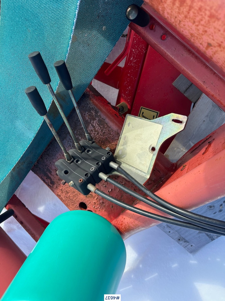 2004 Taarup 7420 Round bale wrapper - Oprema za prevrtanje sijena: slika 2004 Taarup 7420 Round bale wrapper - Oprema za prevrtanje sijena 2004 Taarup 7420 Round bale wrapper - Oprema za prevrtanje sijena: slika 2004 Taarup 7420 Round bale wrapper - Oprema za prevrtanje sijena