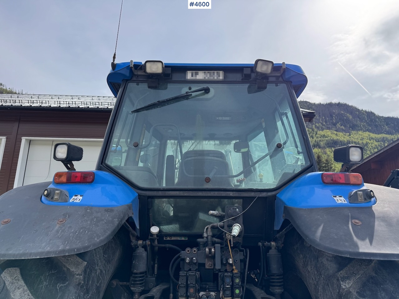 2005 New Holland TM190 w/front loader - Traktor: slika 2005 New Holland TM190 w/front loader - Traktor 2005 New Holland TM190 w/front loader - Traktor: slika 2005 New Holland TM190 w/front loader - Traktor