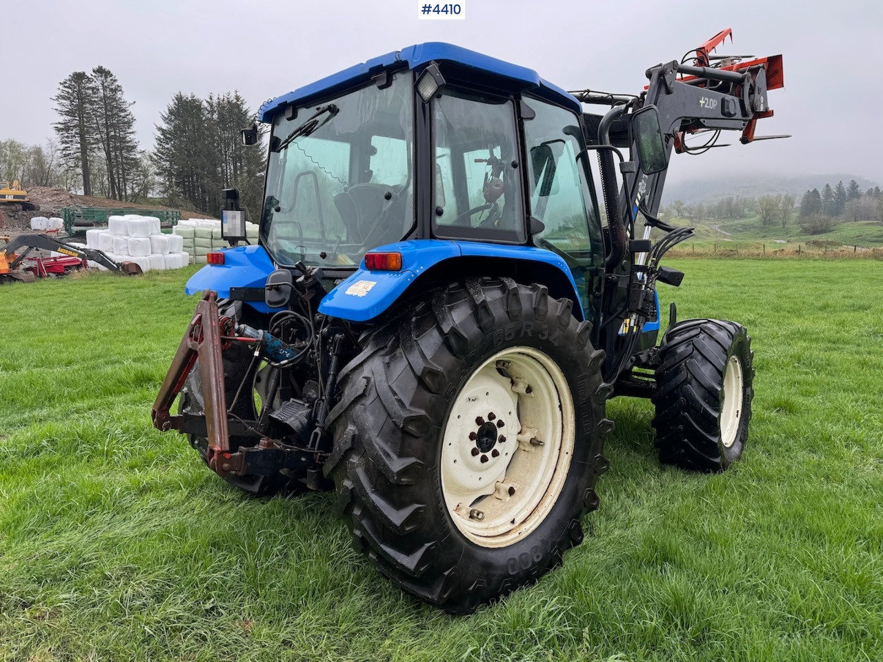 2006 New Holland TL100 A w/Front Loader. - Traktor: slika 2006 New Holland TL100 A w/Front Loader. - Traktor 2006 New Holland TL100 A w/Front Loader. - Traktor: slika 2006 New Holland TL100 A w/Front Loader. - Traktor