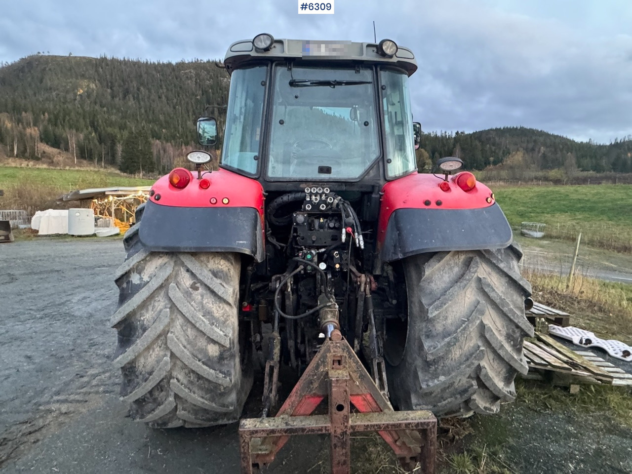 2007 Massey Ferguson 6465 Dyna 6 w/ front loader with 3rd function! - Traktor: slika  2007 Massey Ferguson 6465 Dyna 6 w/ front loader with 3rd function! - Traktor 2007 Massey Ferguson 6465 Dyna 6 w/ front loader with 3rd function! - Traktor: slika  2007 Massey Ferguson 6465 Dyna 6 w/ front loader with 3rd function! - Traktor