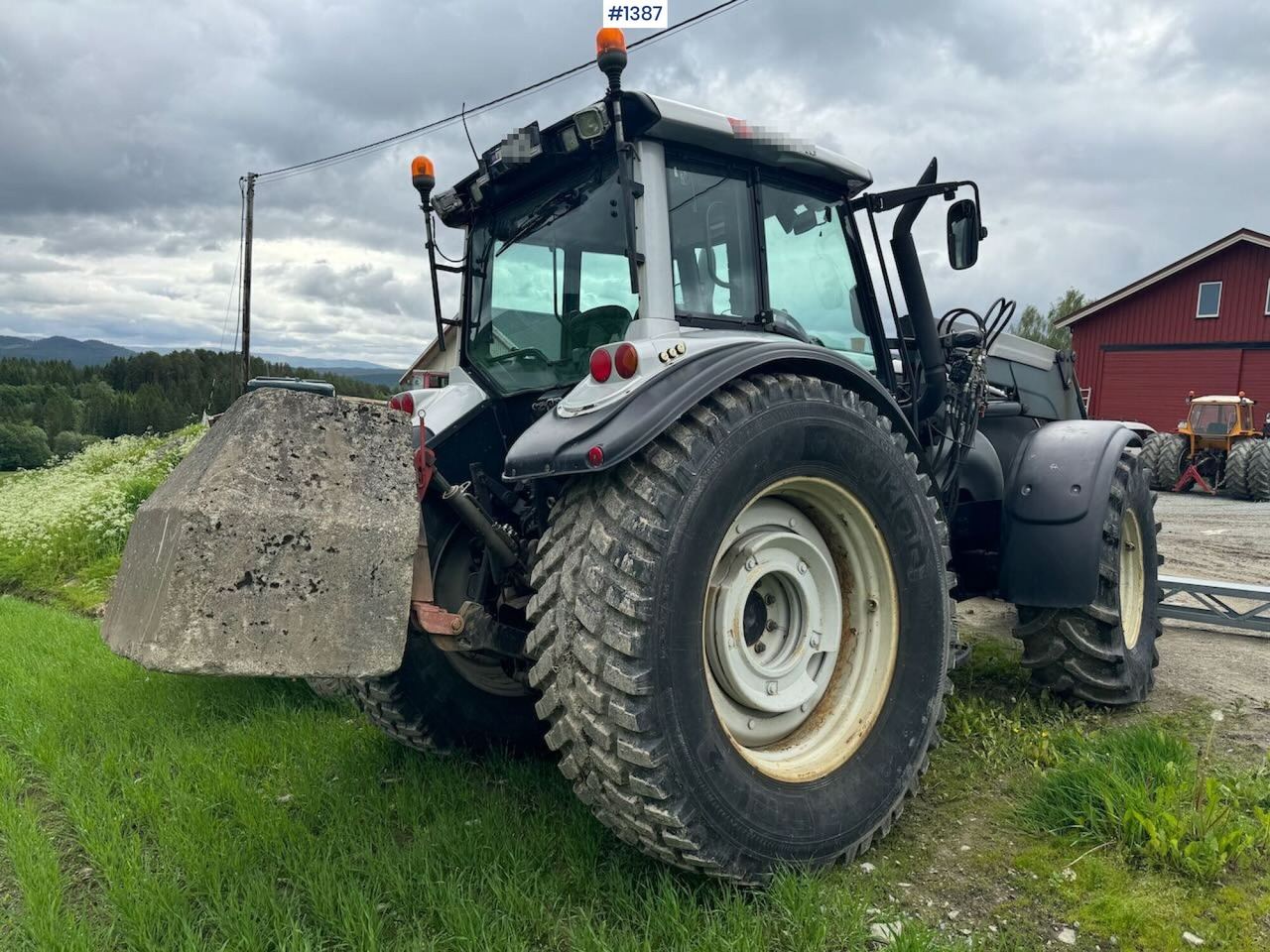2007 Valtra T190 4x4 Tractor w/ bucket - Traktor: slika 2007 Valtra T190 4x4 Tractor w/ bucket - Traktor 2007 Valtra T190 4x4 Tractor w/ bucket - Traktor: slika 2007 Valtra T190 4x4 Tractor w/ bucket - Traktor