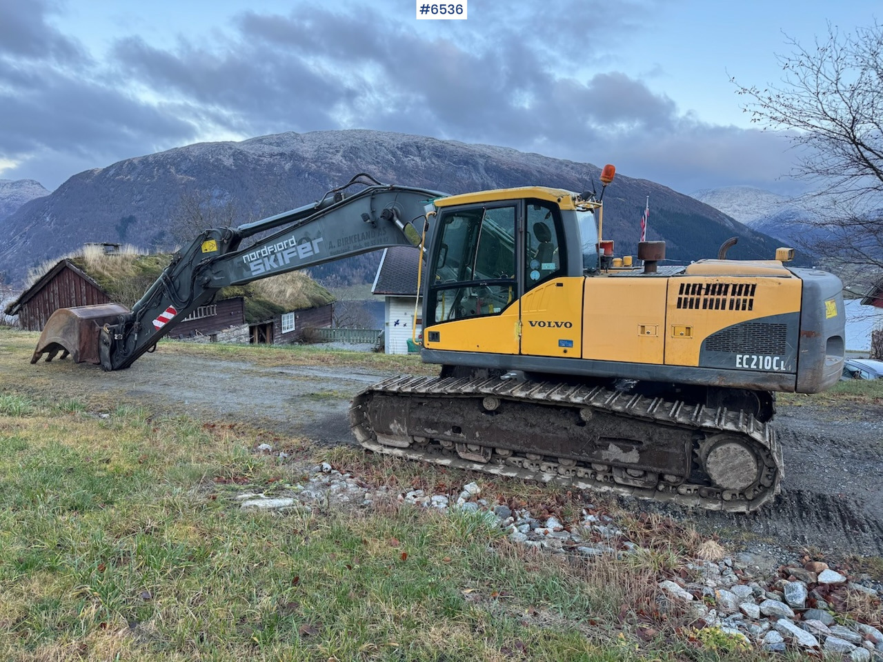 2007 Volvo EC 210 CL w/ excavator bucket and good chassis. - Bager: slika 2007 Volvo EC 210 CL w/ excavator bucket and good chassis. - Bager 2007 Volvo EC 210 CL w/ excavator bucket and good chassis. - Bager: slika 2007 Volvo EC 210 CL w/ excavator bucket and good chassis. - Bager
