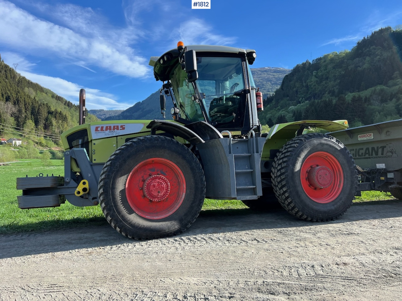 2009 Claas Xerion 3800 - Traktor: slika 2009 Claas Xerion 3800 - Traktor 2009 Claas Xerion 3800 - Traktor: slika 2009 Claas Xerion 3800 - Traktor