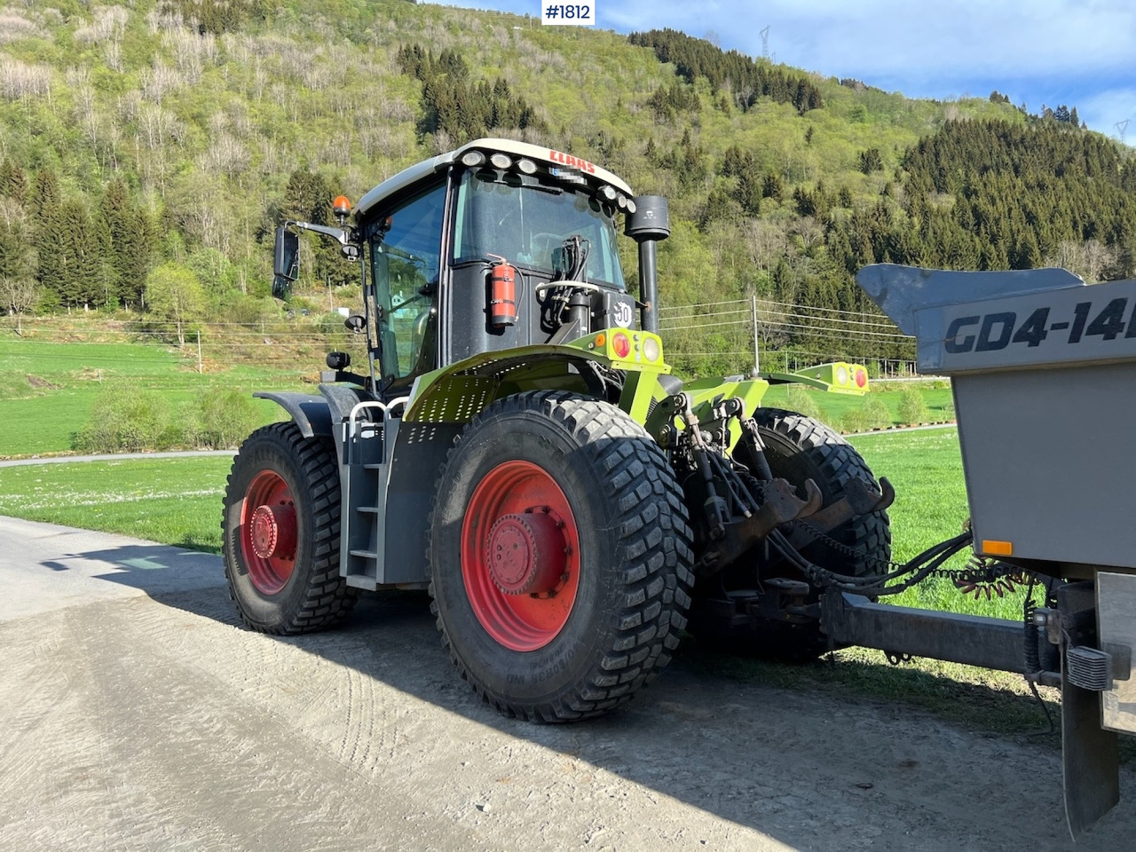 2009 Claas Xerion 3800 - Traktor: slika 2009 Claas Xerion 3800 - Traktor 2009 Claas Xerion 3800 - Traktor: slika 2009 Claas Xerion 3800 - Traktor