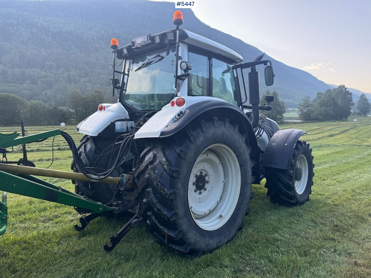 2009 Valtra T202 w/ loader - Traktor: slika 2009 Valtra T202 w/ loader - Traktor 2009 Valtra T202 w/ loader - Traktor: slika 2009 Valtra T202 w/ loader - Traktor