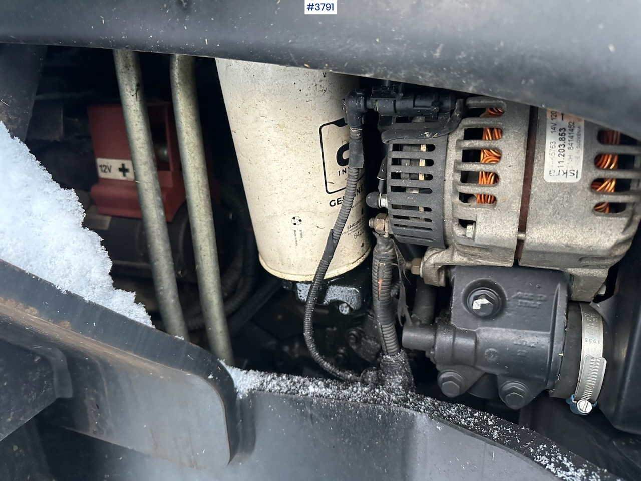 Traktor 2010 New Holland T6040 4x4 plow rigged tractor w/ Trima +3.0p front loader, brand new chains, snow bucket and Westbjørn snow blower. WATCH VIDEO.: slika Traktor 2010 New Holland T6040 4x4 plow rigged tractor w/ Trima +3.0p front loader, brand new chains, snow bucket and Westbjørn snow blower. WATCH VIDEO.