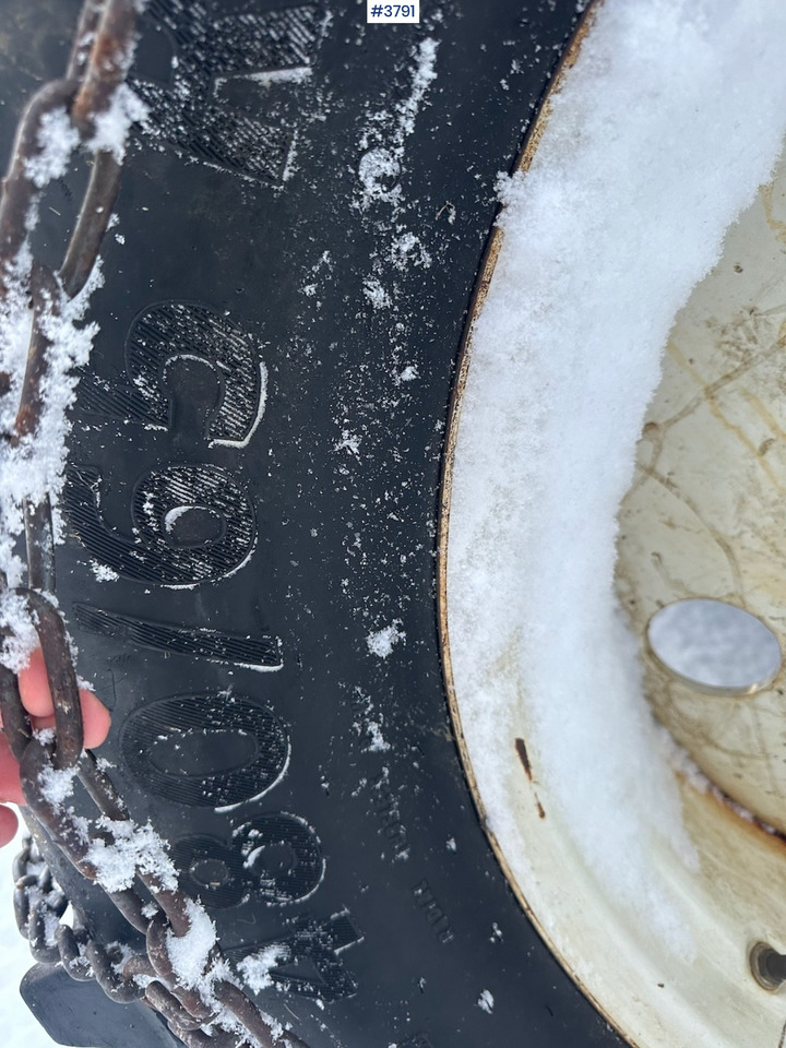 Traktor 2010 New Holland T6040 4x4 plow rigged tractor w/ Trima +3.0p front loader, brand new chains, snow bucket and Westbjørn snow blower. WATCH VIDEO.: slika Traktor 2010 New Holland T6040 4x4 plow rigged tractor w/ Trima +3.0p front loader, brand new chains, snow bucket and Westbjørn snow blower. WATCH VIDEO.