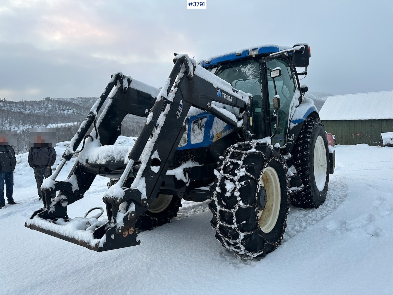 Traktor 2010 New Holland T6040 4x4 plow rigged tractor w/ Trima +3.0p front loader, brand new chains, snow bucket and Westbjørn snow blower. WATCH VIDEO.: slika Traktor 2010 New Holland T6040 4x4 plow rigged tractor w/ Trima +3.0p front loader, brand new chains, snow bucket and Westbjørn snow blower. WATCH VIDEO.