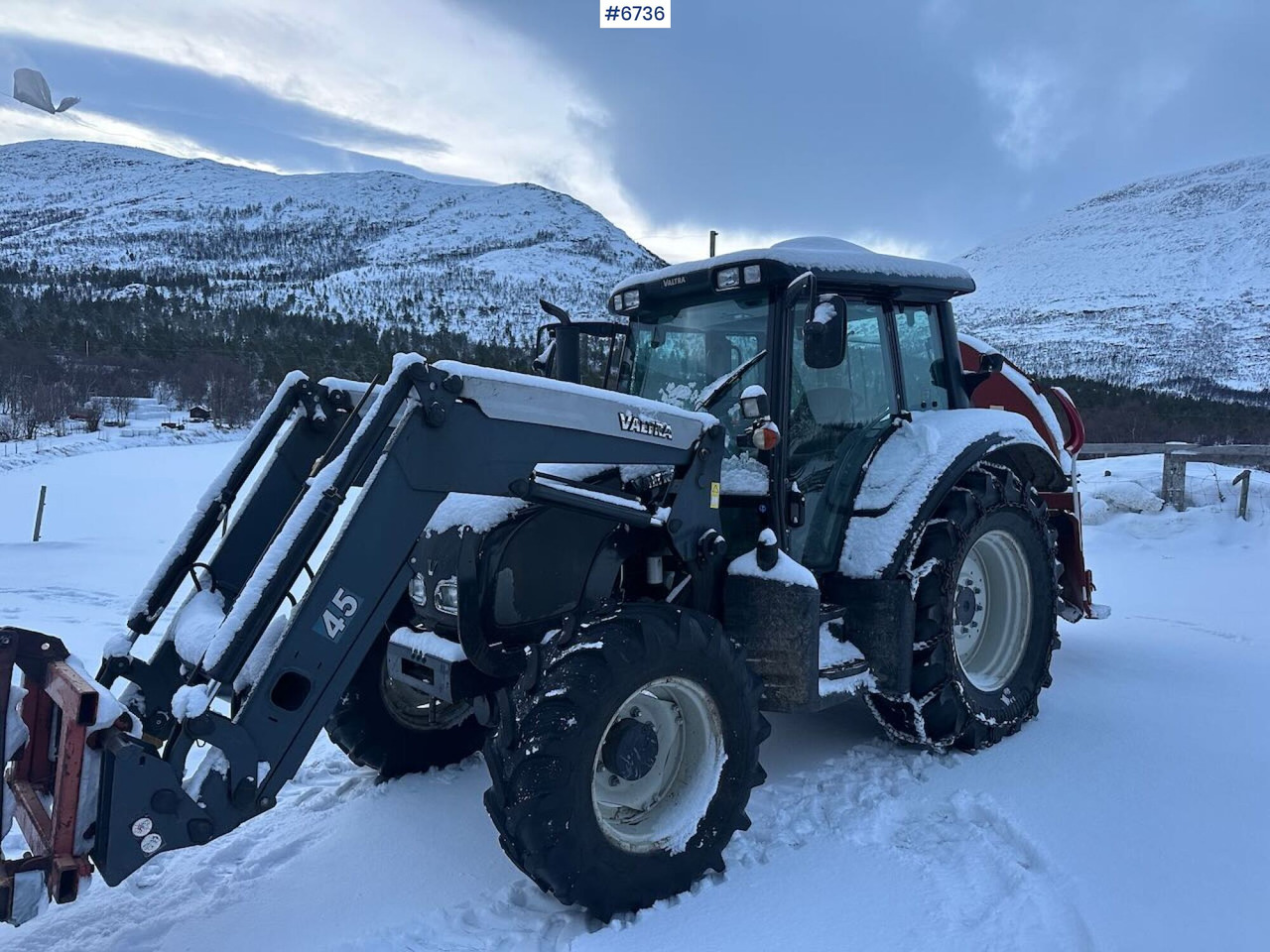 2010 Valtra N92 4x4 tractor with front loader and chains. SEE VIDEO. - Traktor: slika 2010 Valtra N92 4x4 tractor with front loader and chains. SEE VIDEO. - Traktor 2010 Valtra N92 4x4 tractor with front loader and chains. SEE VIDEO. - Traktor: slika 2010 Valtra N92 4x4 tractor with front loader and chains. SEE VIDEO. - Traktor